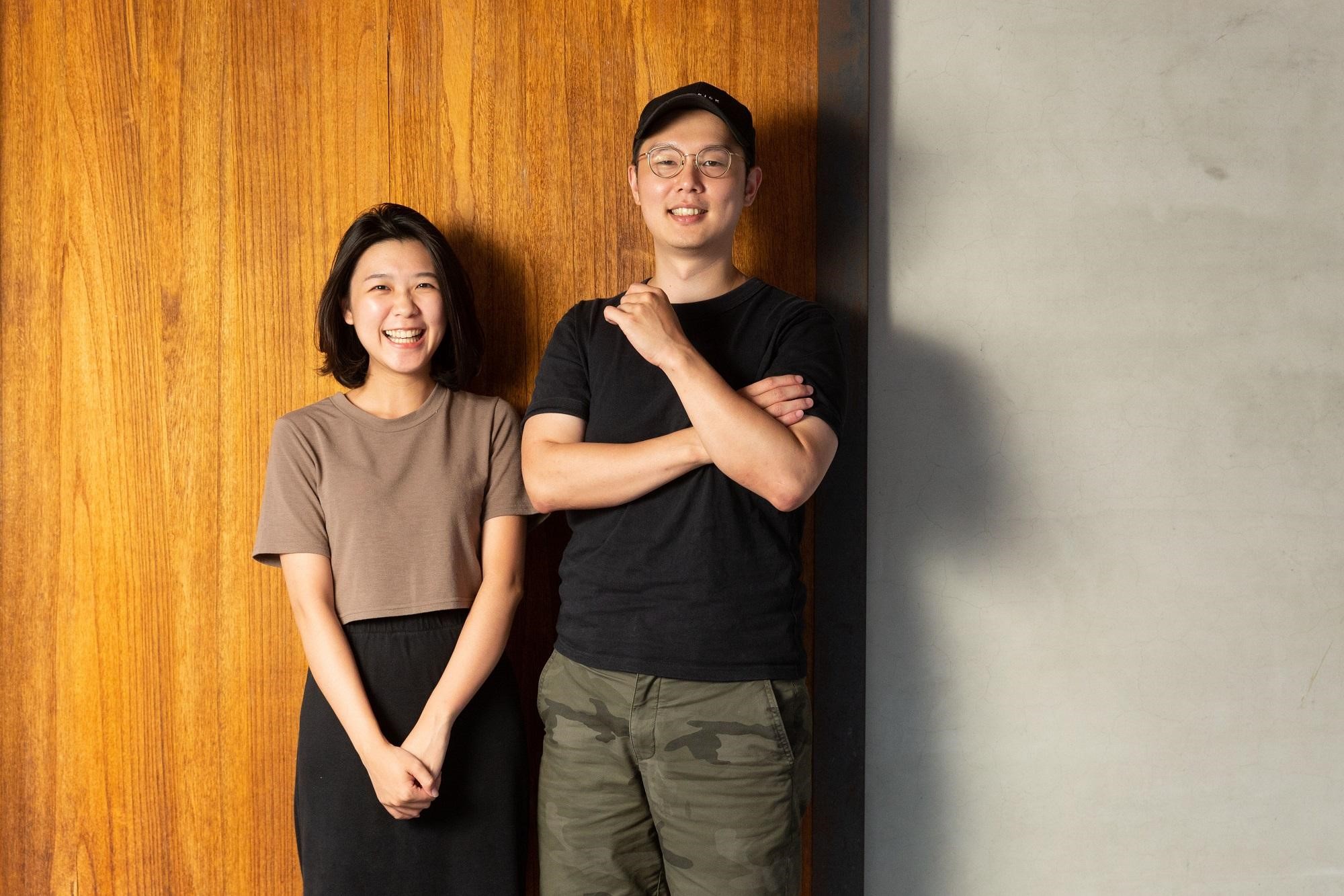 Podcast節目《那些你不敢跟老闆說的事》由Jack徐嘉凱（右）與Cady高可芯（左）共同主持。