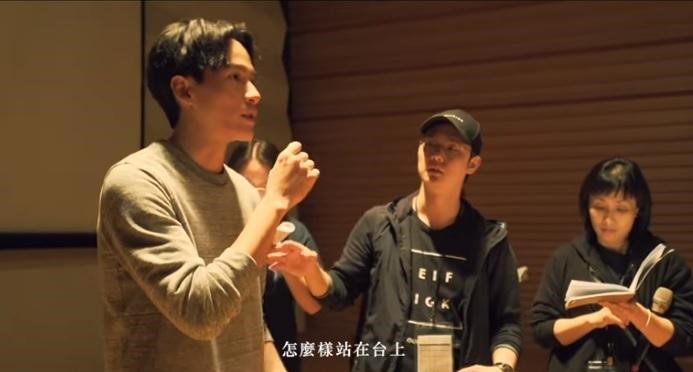 去年徐嘉凱（中）以執導的電影《聖人大盜》入圍金馬獎最佳新導演。（翻攝自YouTube SELF PICK頻道）