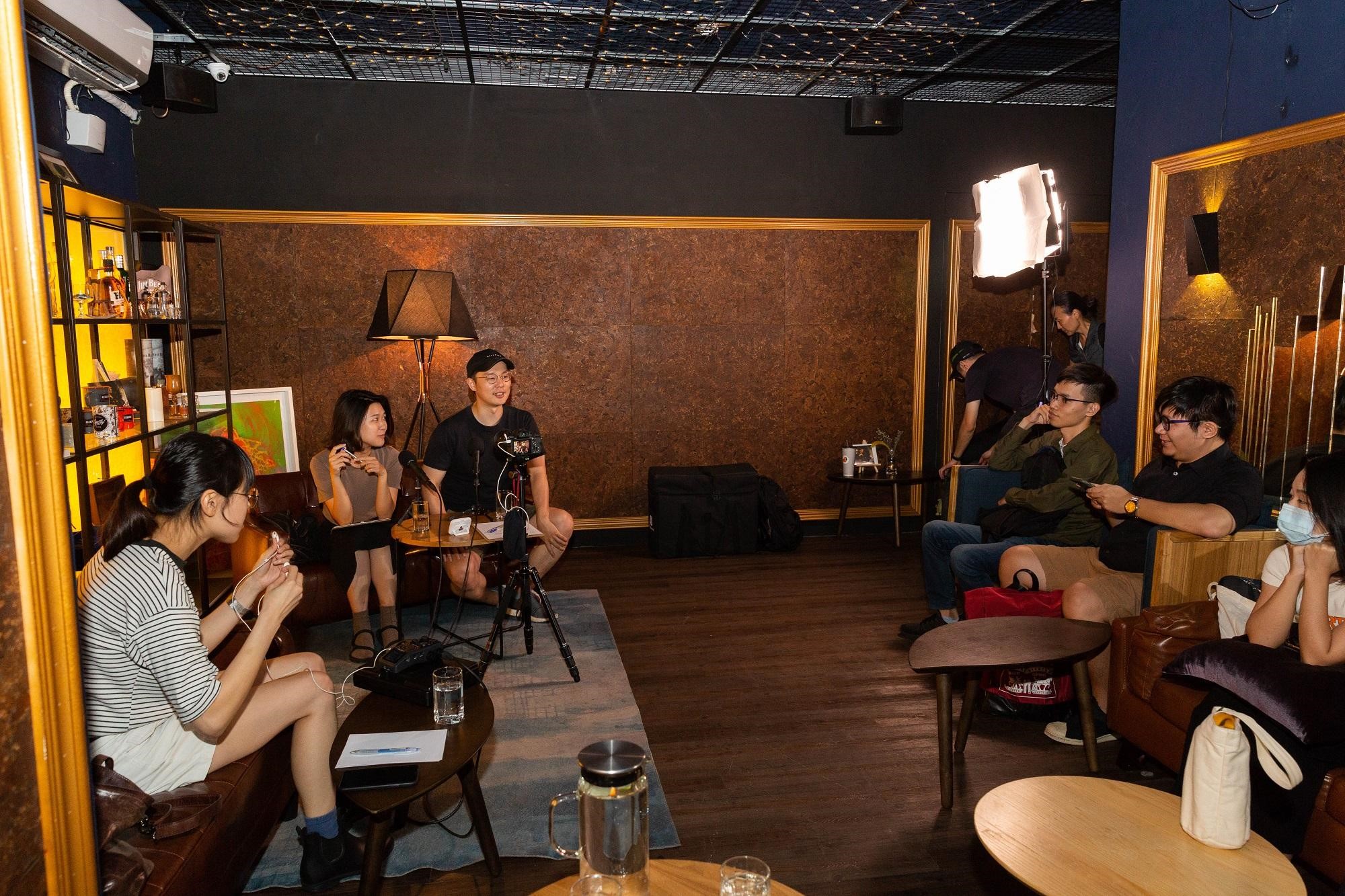 Podcast節目《那些你不敢跟老闆說的事》，錄音現場開放觀眾旁聽，讓粉絲有參與感。