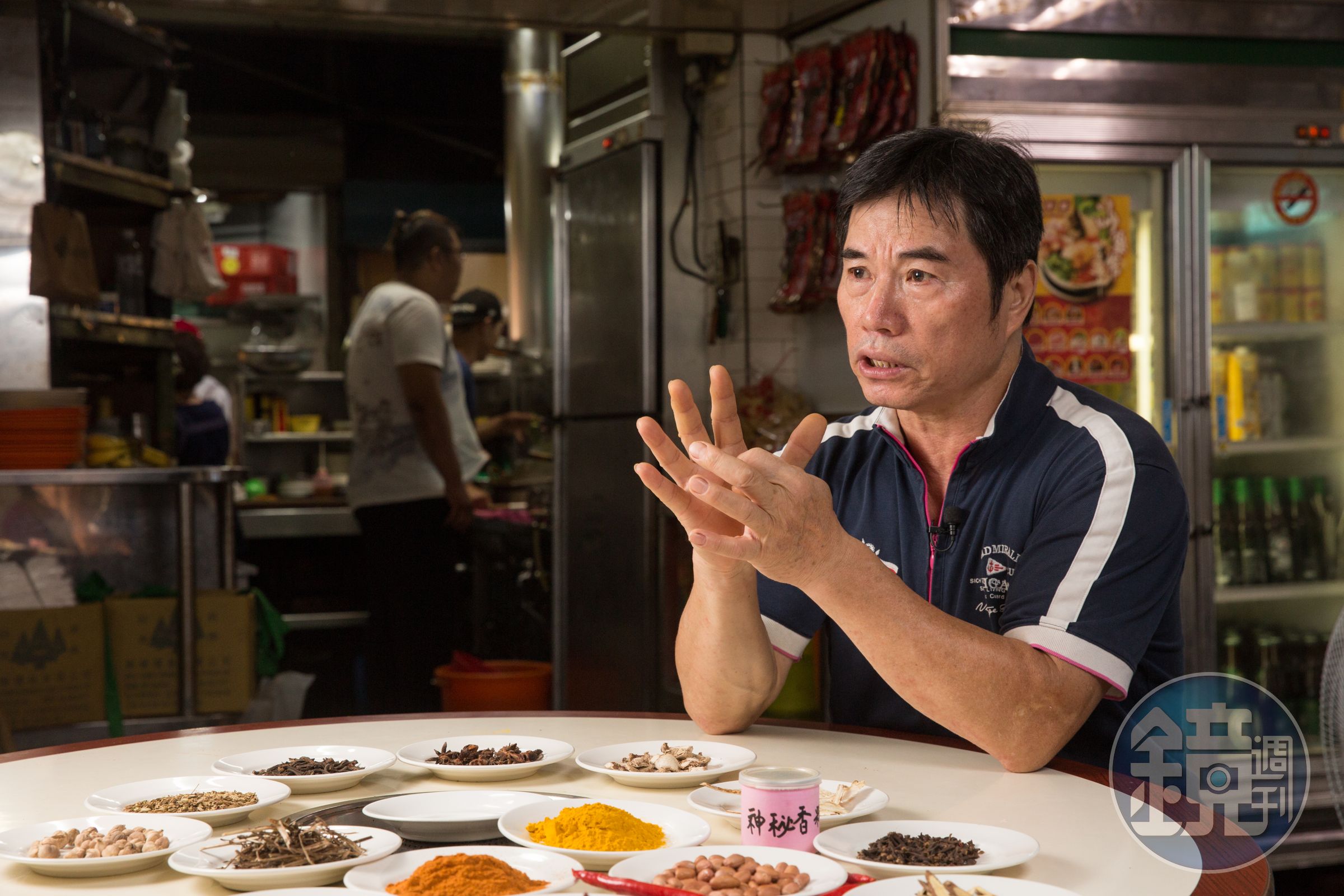 黃沛峰透露，店內最受歡迎的料理，除了人人必點的的汕頭火鍋、沙茶炒麵以及牛雜湯，還有一道沒有寫在菜單上，提供老饕獨享的隱藏料理「牛鞭鍋」。