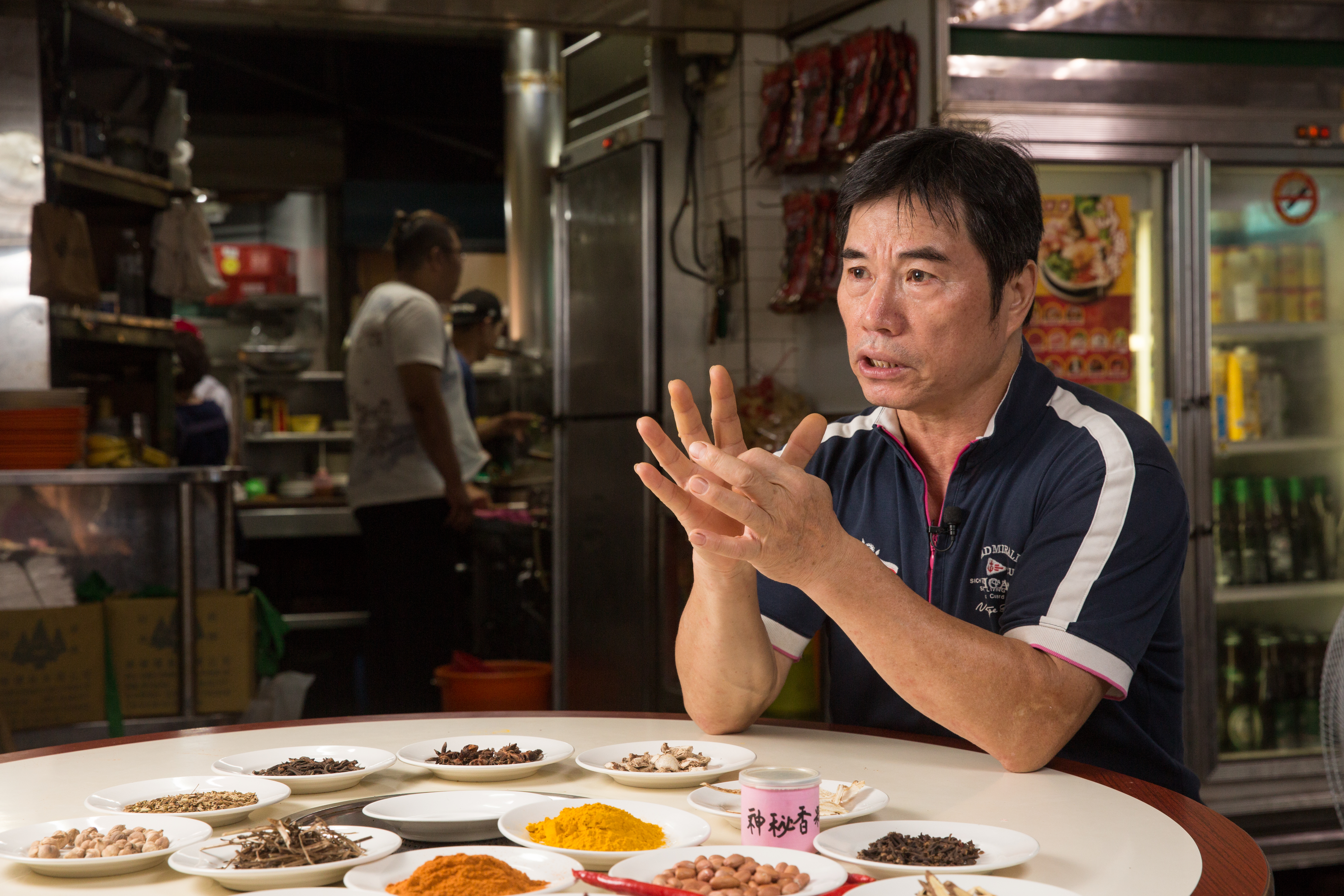 黃沛峰透露，店內最受歡迎的料理，除了人人必點的的汕頭火鍋、沙茶炒麵以及牛雜湯，還有一道沒有寫在菜單上，提供老饕獨享的隱藏料理「牛鞭鍋」。