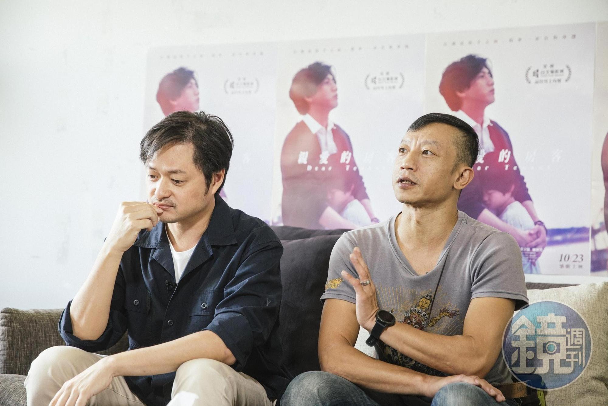 楊雅喆(右)在鄭有傑(左)創作《親愛的房客》過程中,提供許多建議。
