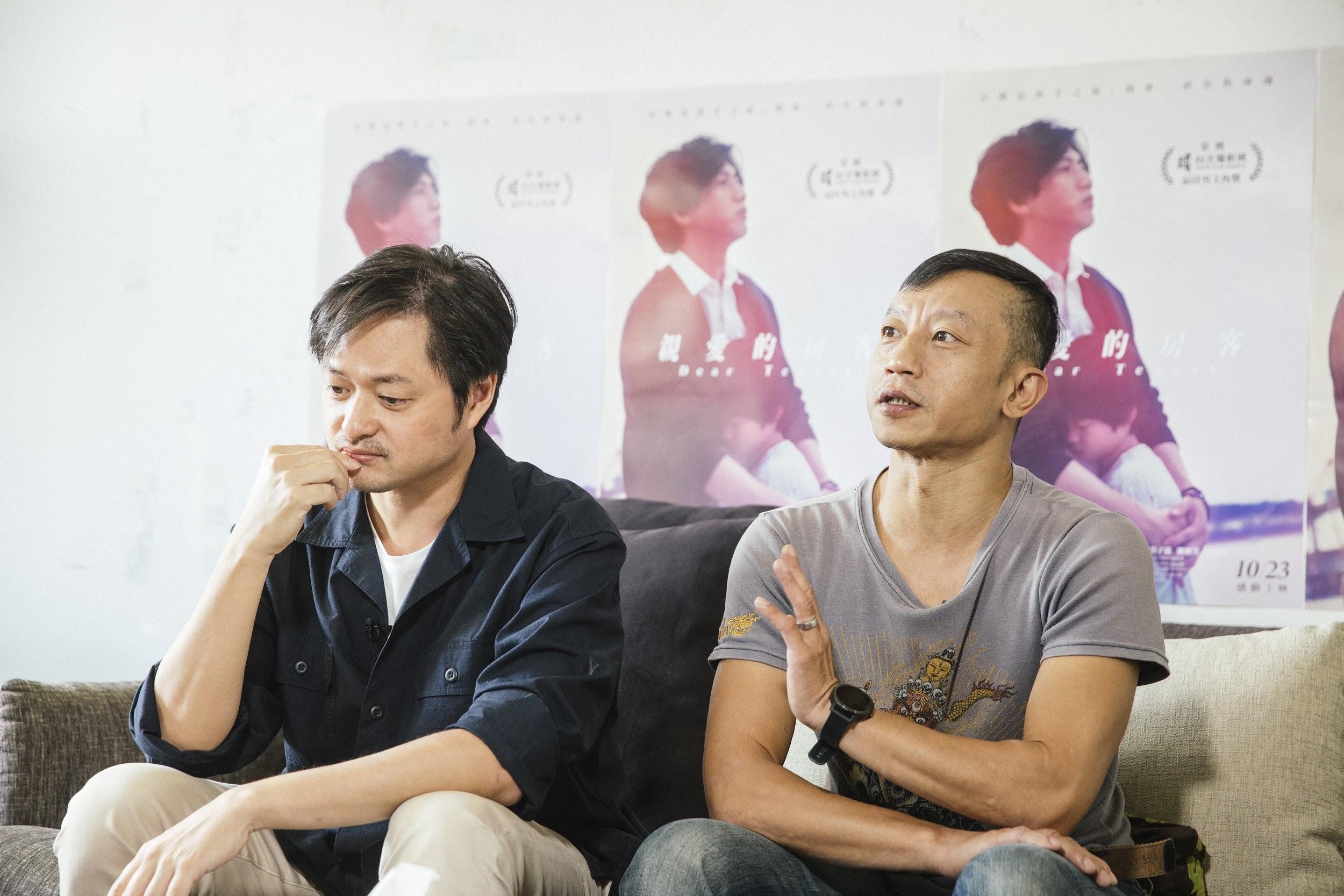 楊雅喆（右）在鄭有傑（左）創作《親愛的房客》過程中，提供許多建議。