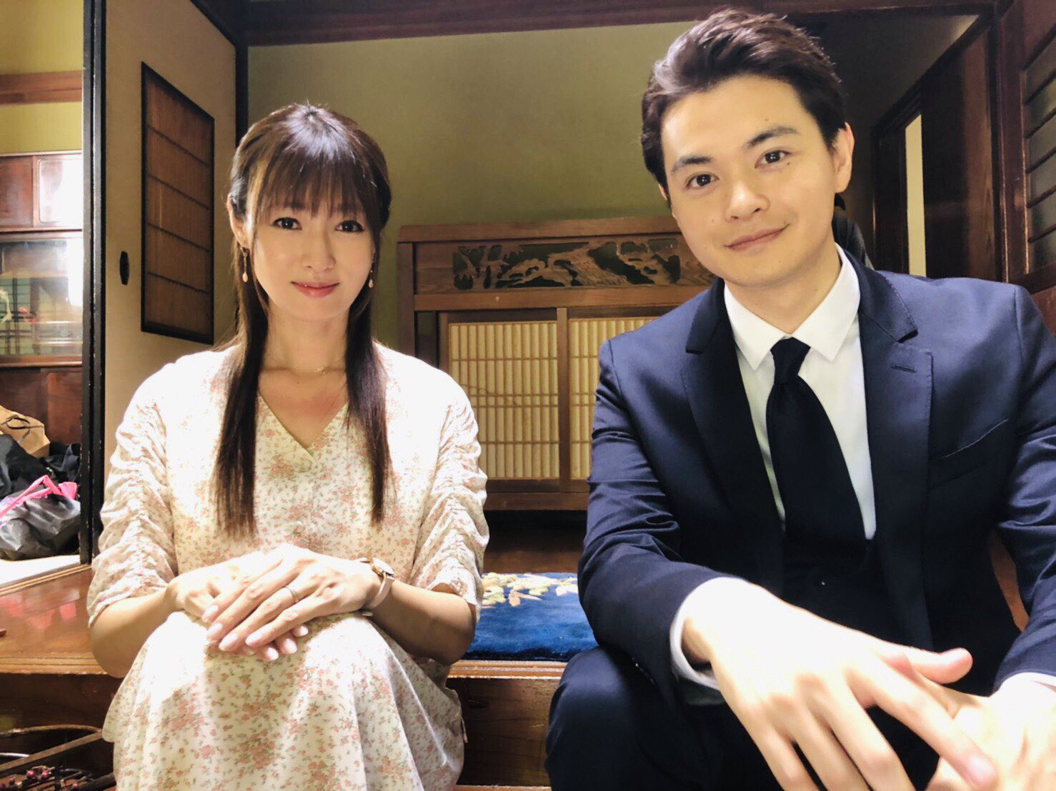 深田恭子(左)在《魯邦的女兒》中為與瀨戶康史結婚,以死亡作為代價。(翻攝自《魯邦的女兒》推特)