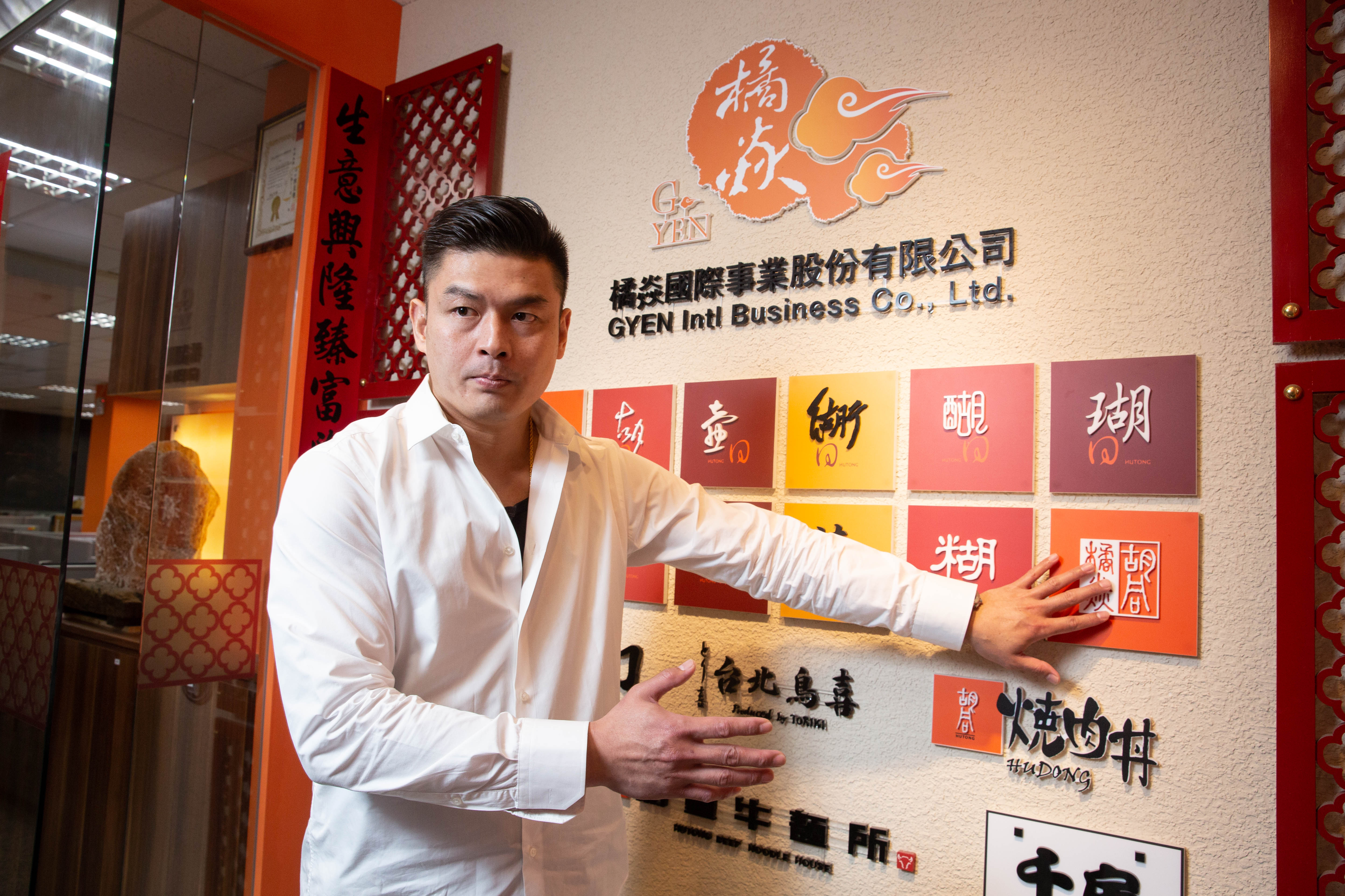 吳念忠念舊重情，太太從18歲交往至今，供應廠商也罕見地幾乎沒換過。