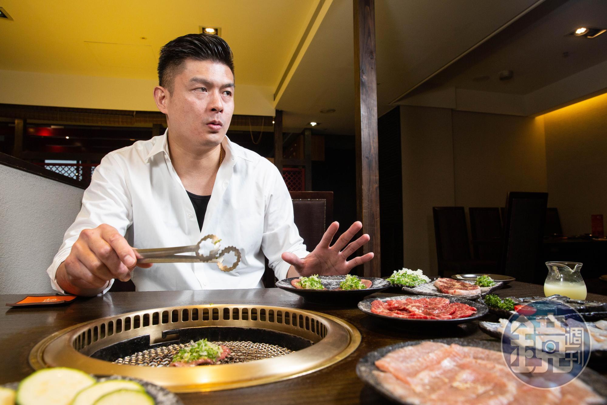 吳念忠因失業而開燒肉店,從此專心做燒肉15年。