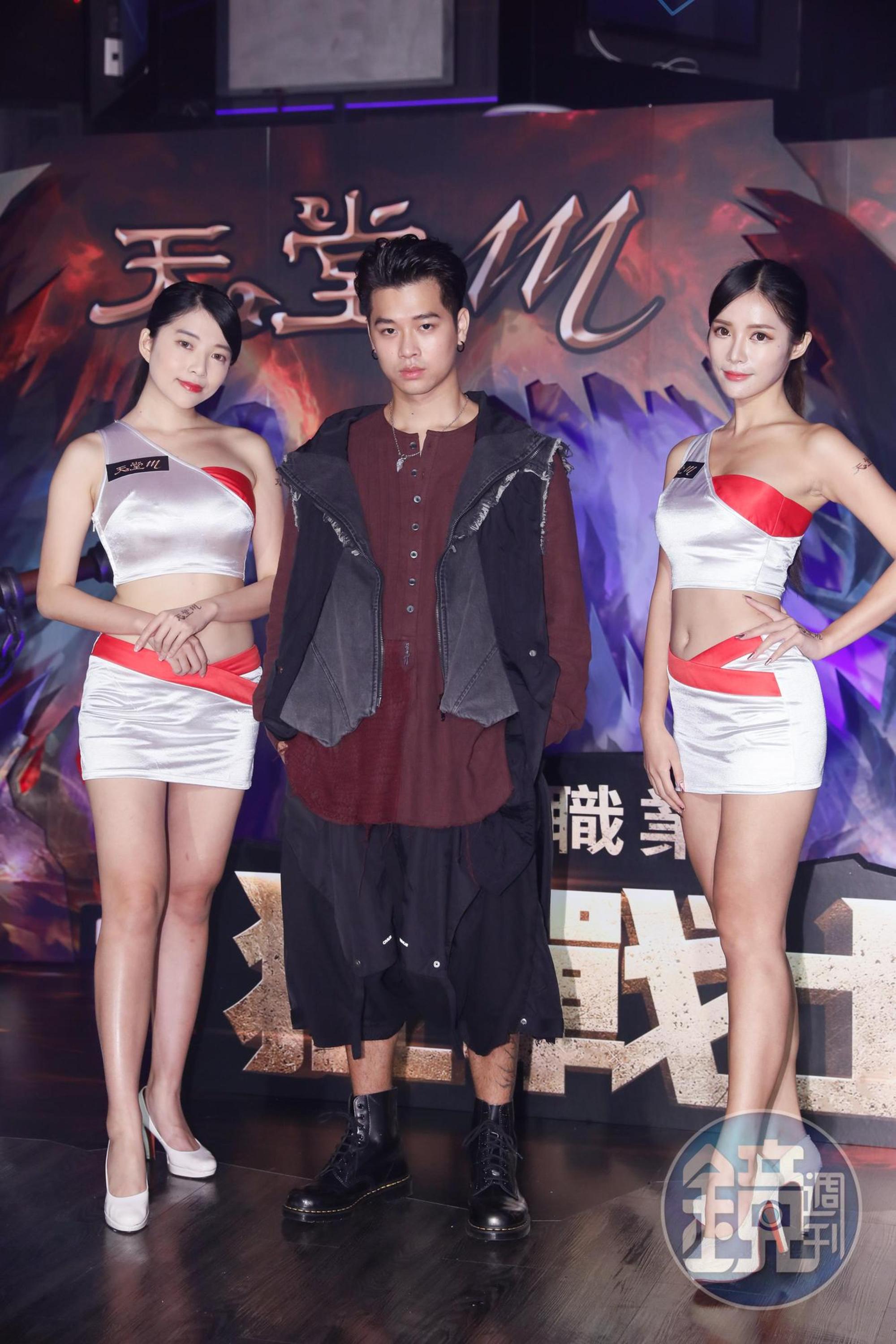 人氣手遊「天堂M」宣布全新第十職業「狂戰士」在10月14日上線,請來高爾宣擔任形象代言人。