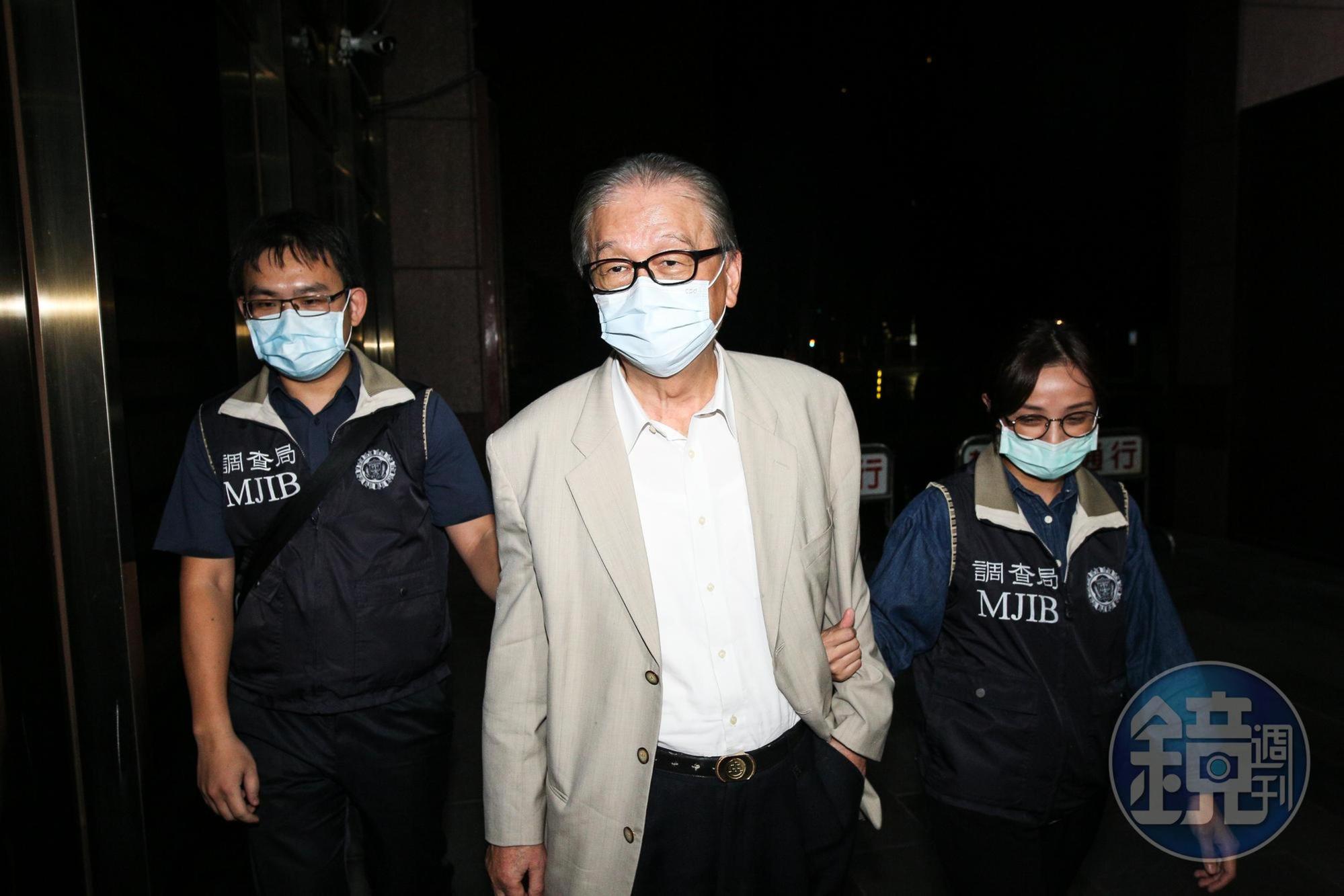 經營之神王永慶女婿簡明仁涉及違反證交法,今晨訊後遭北檢諭令以500萬元交保。