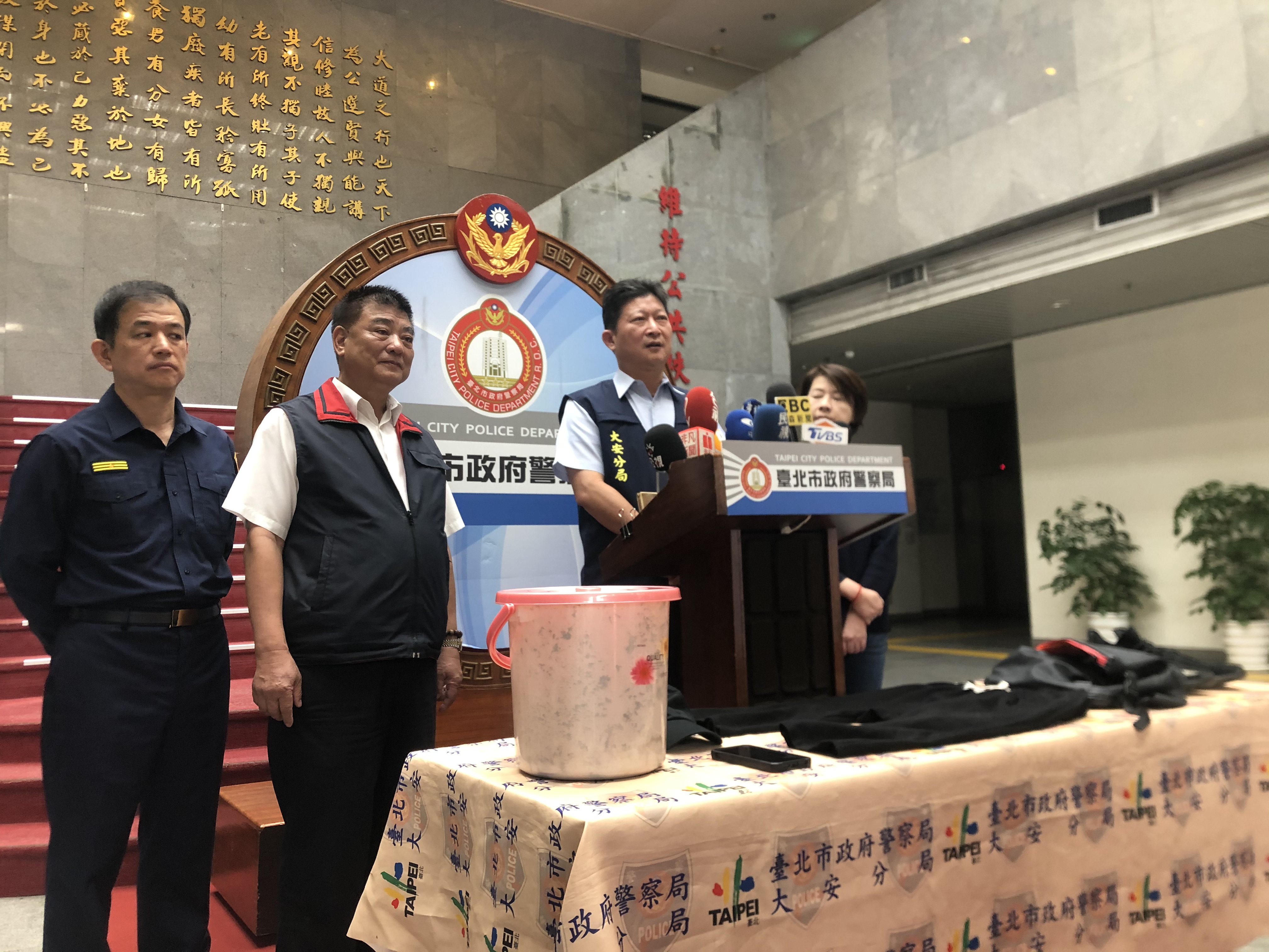 保護傘餐廳潑糞案又逮到3名共犯，檢警還在過濾是否有漏網之魚。（台北市政府警察局提供）