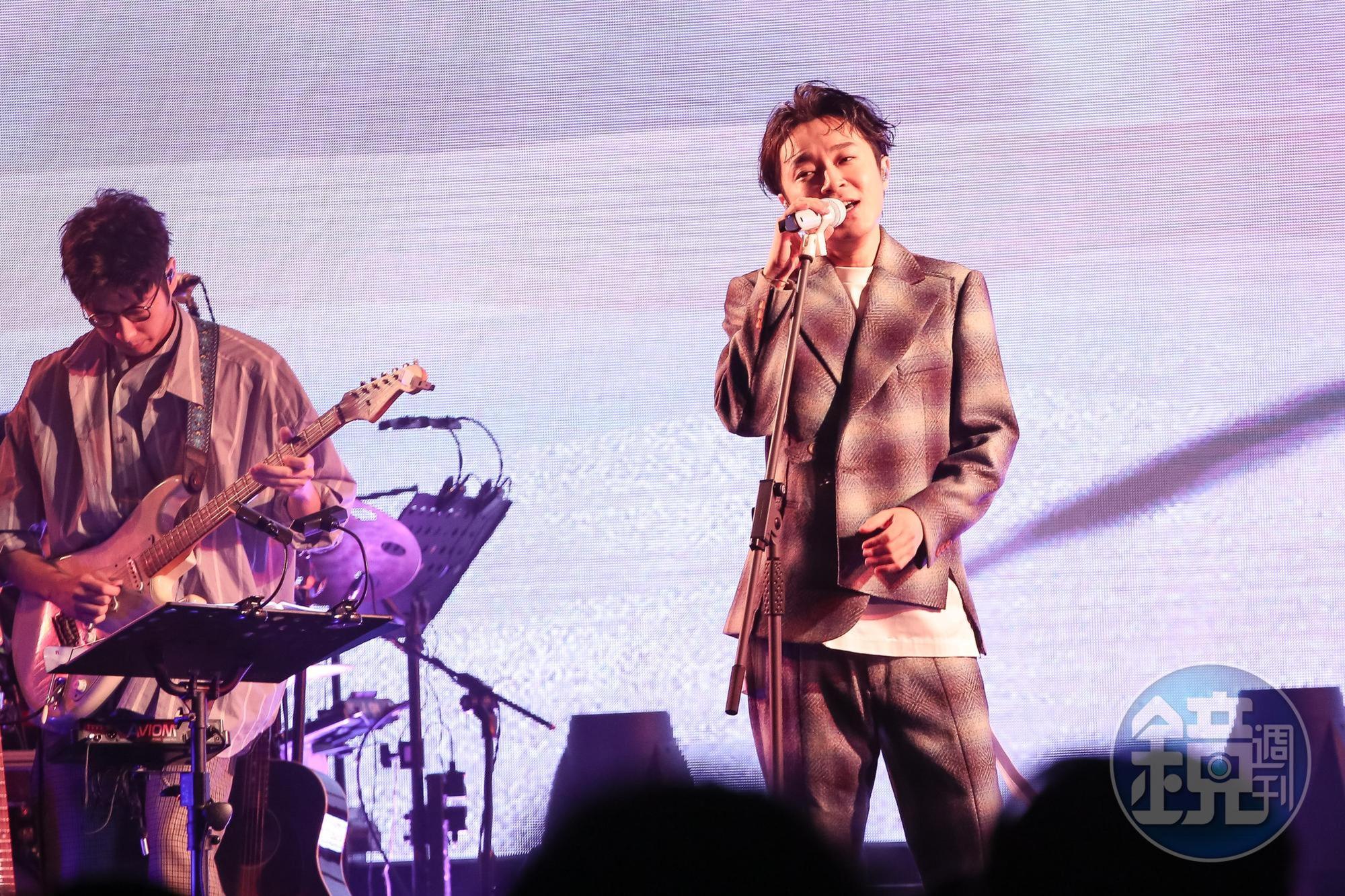 青峰今天在Legecy舉行第2場「16葉演唱會」。