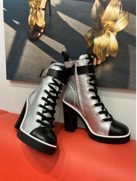 Giuseppe Zanotti Nidir雙色拼接復古高跟運動鞋。約NT$30,000（Giuseppe Zanotti提供）