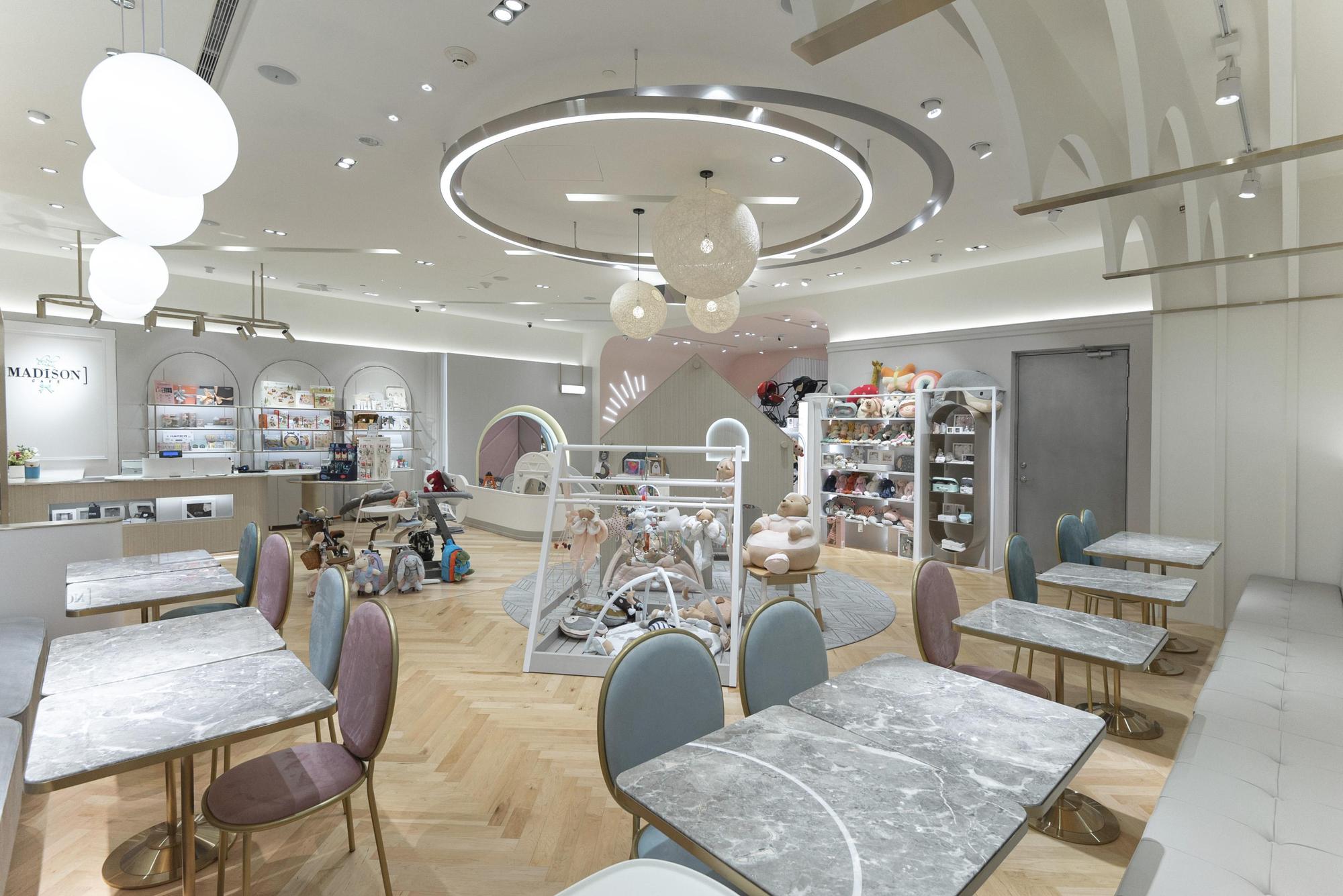 babyMADISON café耗費半年時間打造,是台灣首間結合嬰童時尚周邊用品與美食的空間。(微風精品提供)