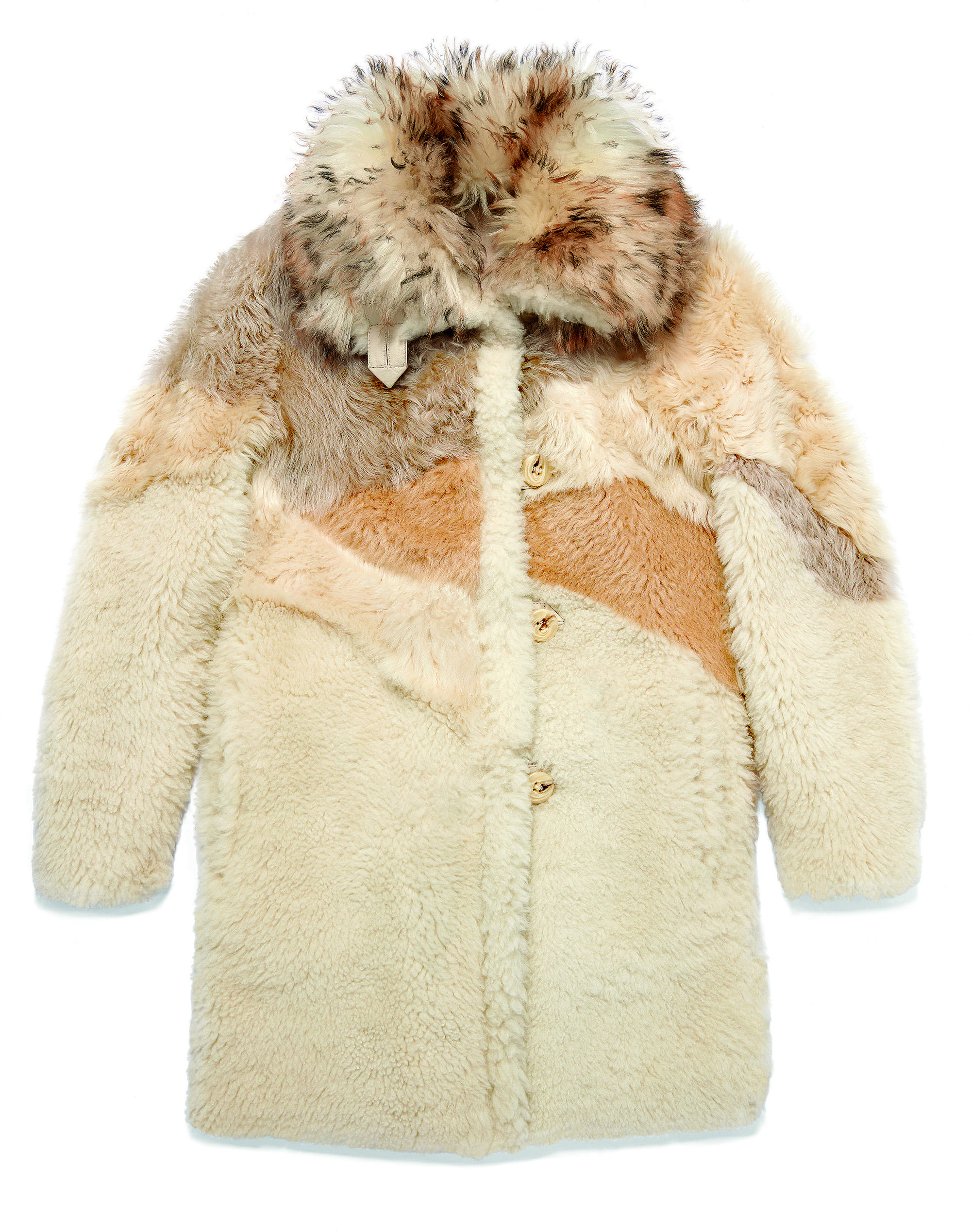 運用5種不同的Shearling拼接並經鞣製處理而成的大衣。NT$98,800(COACH提供)