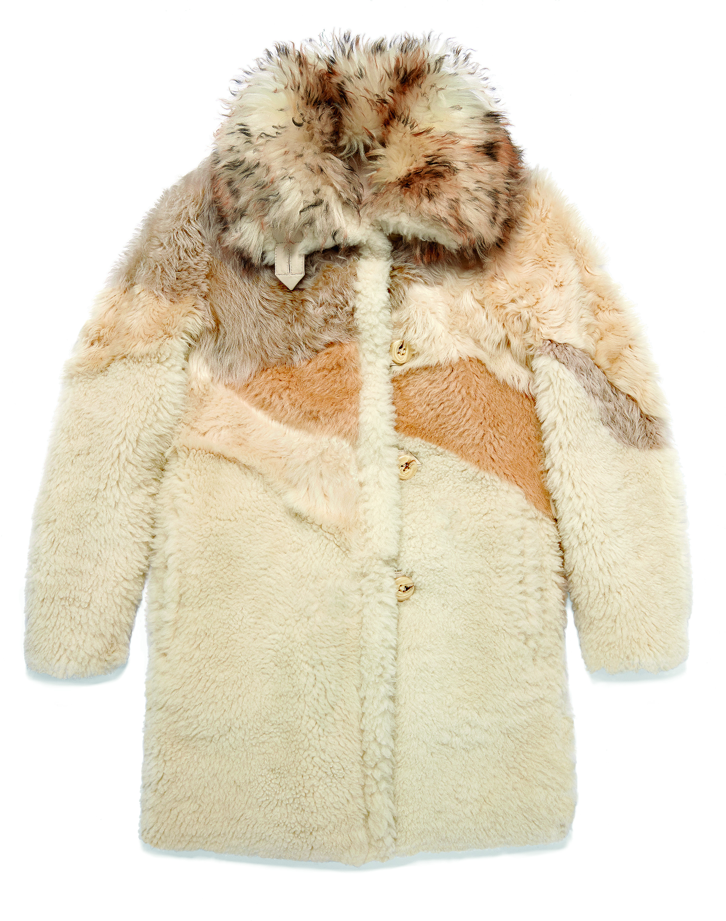 運用5種不同的Shearling拼接並經鞣製處理而成的大衣。NT$98,800（COACH提供）