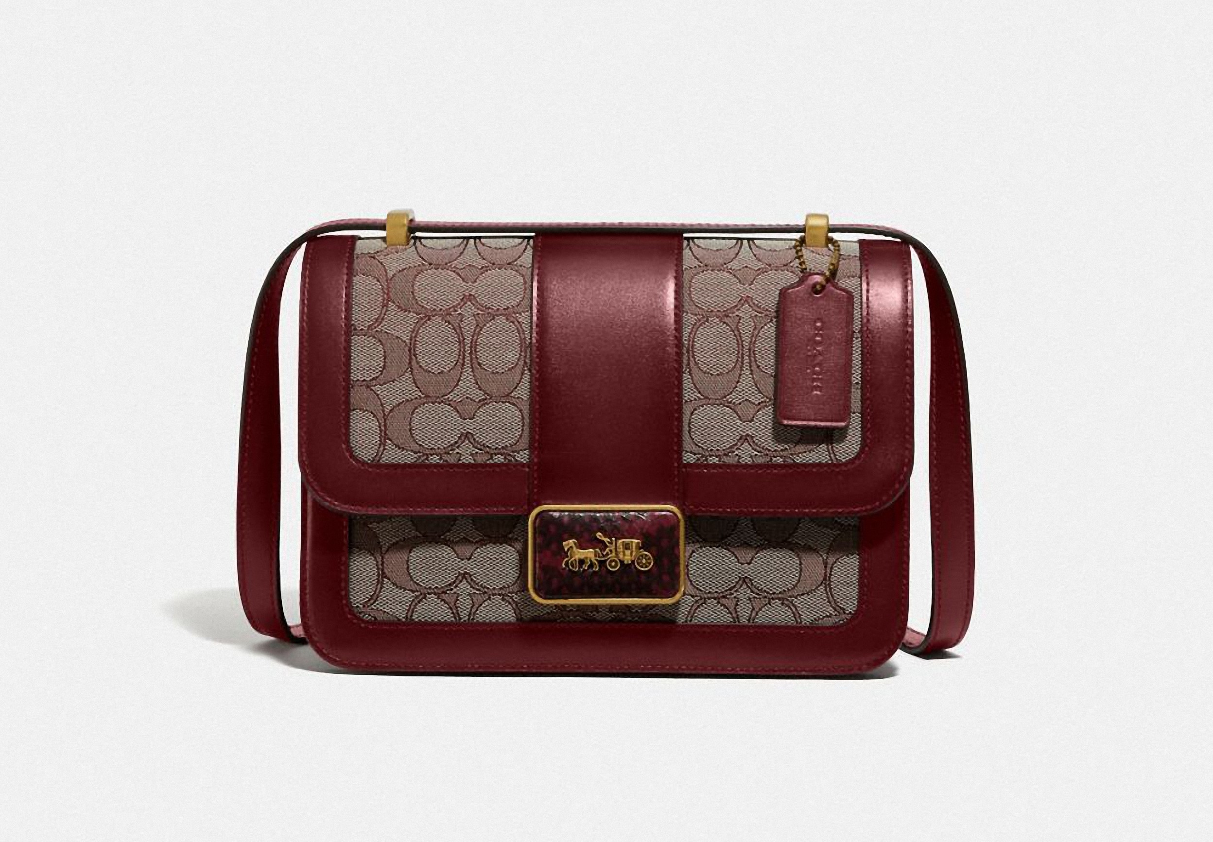 COACH肩背包。NT$27,800（COACH提供）