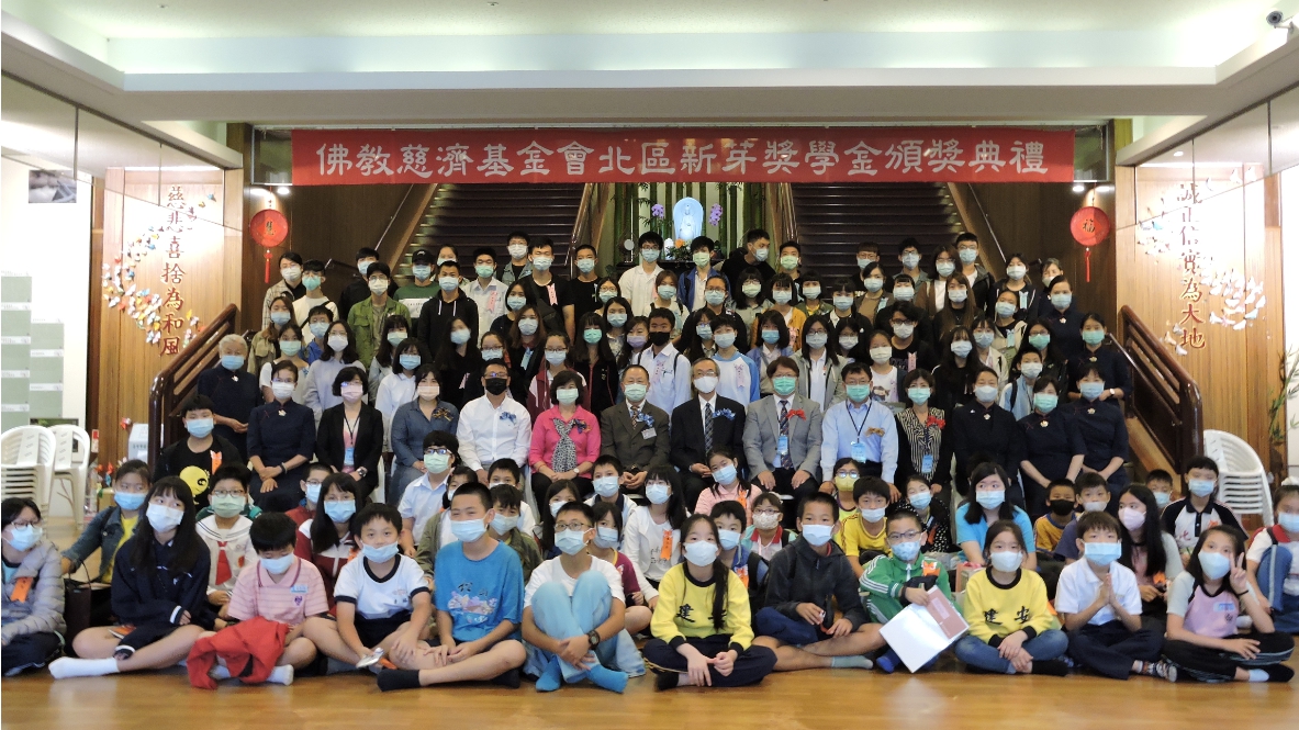 慈濟基金會2020年「新芽獎學金」表揚頒獎活動全臺舉辦29場，約有8千位弱勢學子獲獎。（慈濟提供）