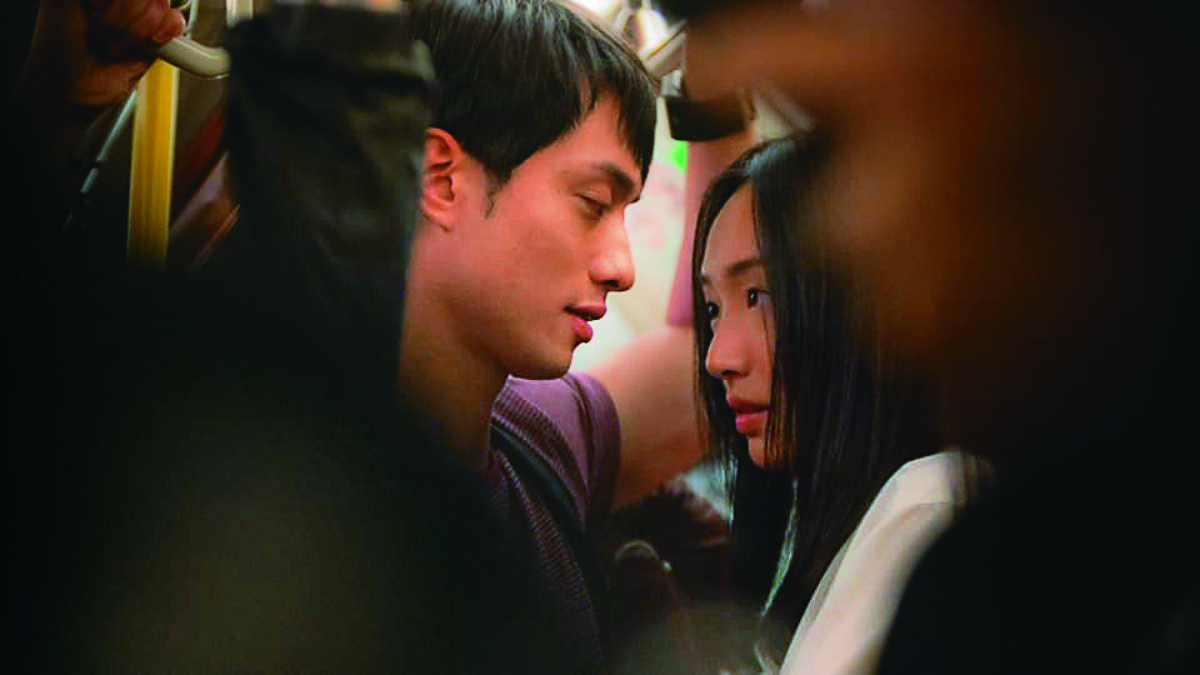 男女主角的相處虛實錯落，點出了愛戀本身之虛幻面向，只可惜電影後半轉為一般愛情電影套路。（光年映畫提供）