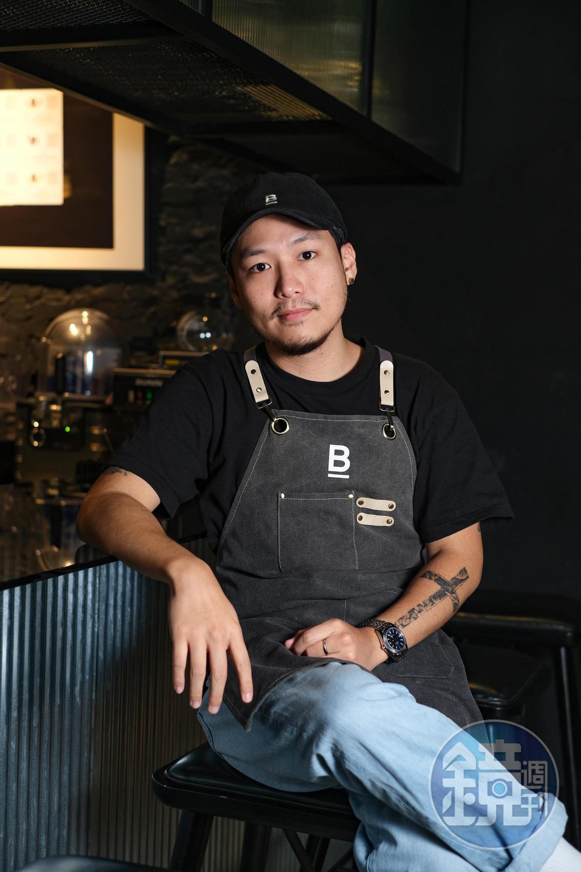 王正璽（Austen）揪好友開漢堡店當成聚會基地。