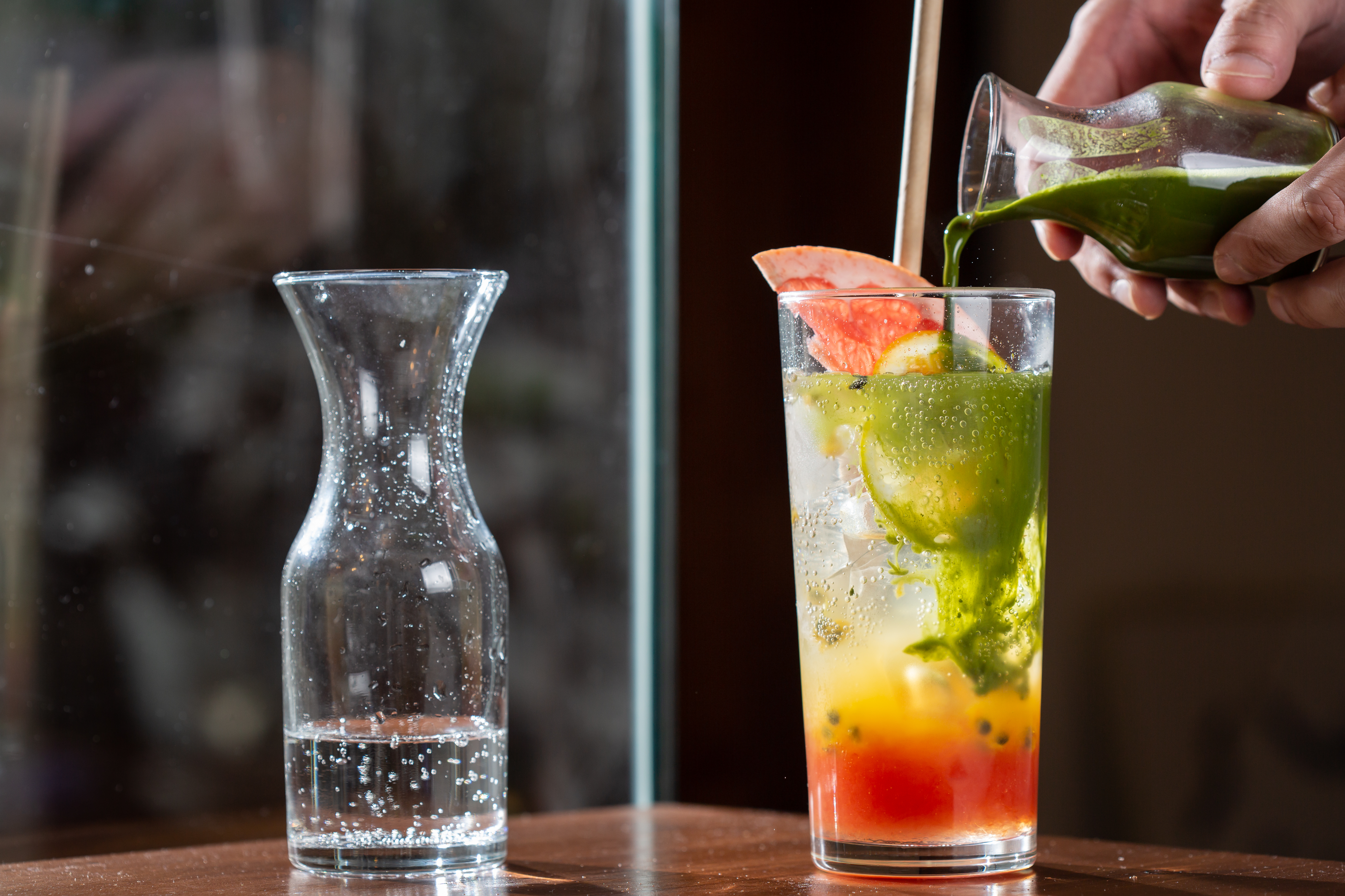 「葡萄柚抹茶氣泡飲」可解炸物油膩感。（120元／杯）