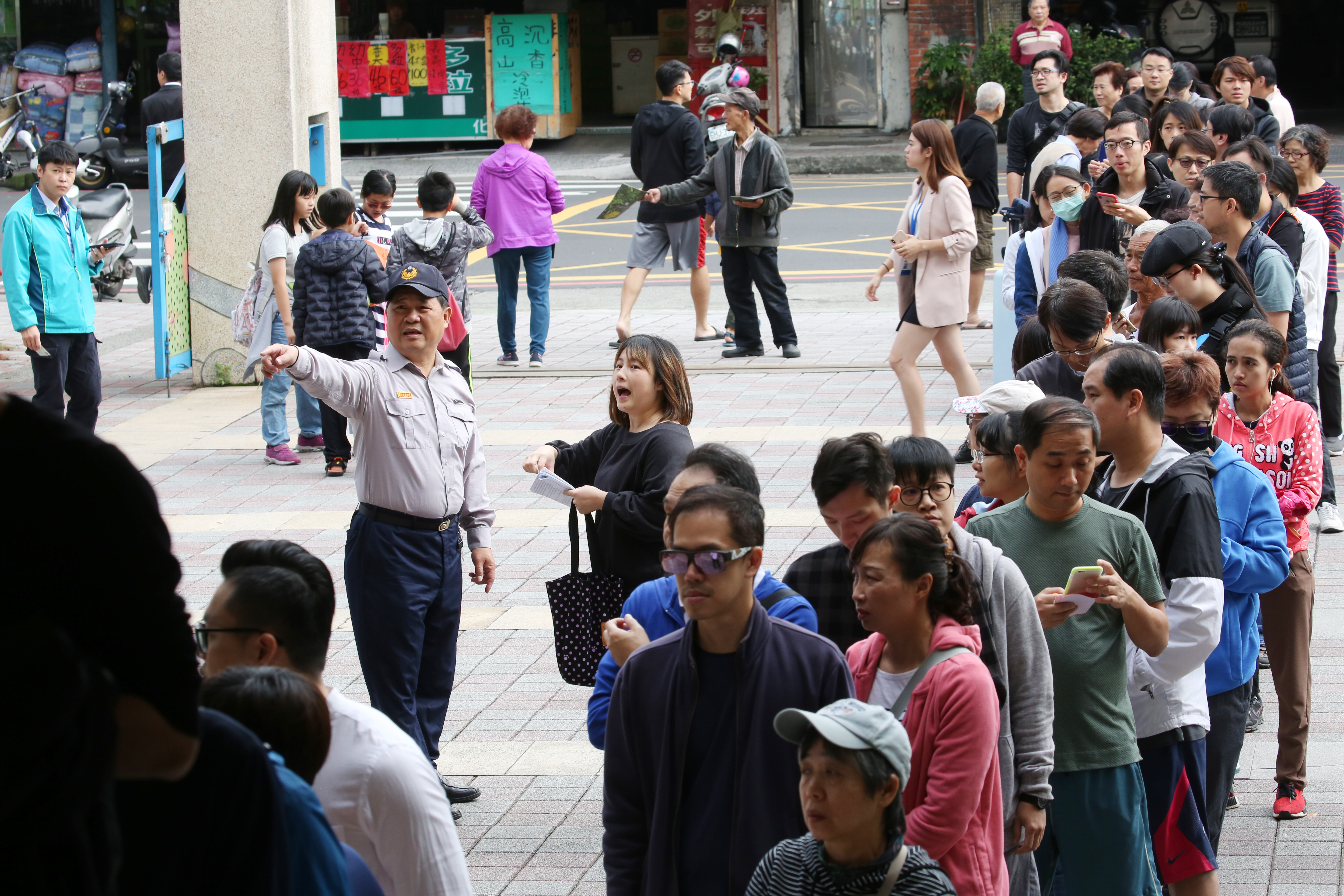 2018年的九合一大選綁10項公投，造成許多投票亂象，中選會主委李進勇坦言「真的是惡夢」。（本刊資料照）