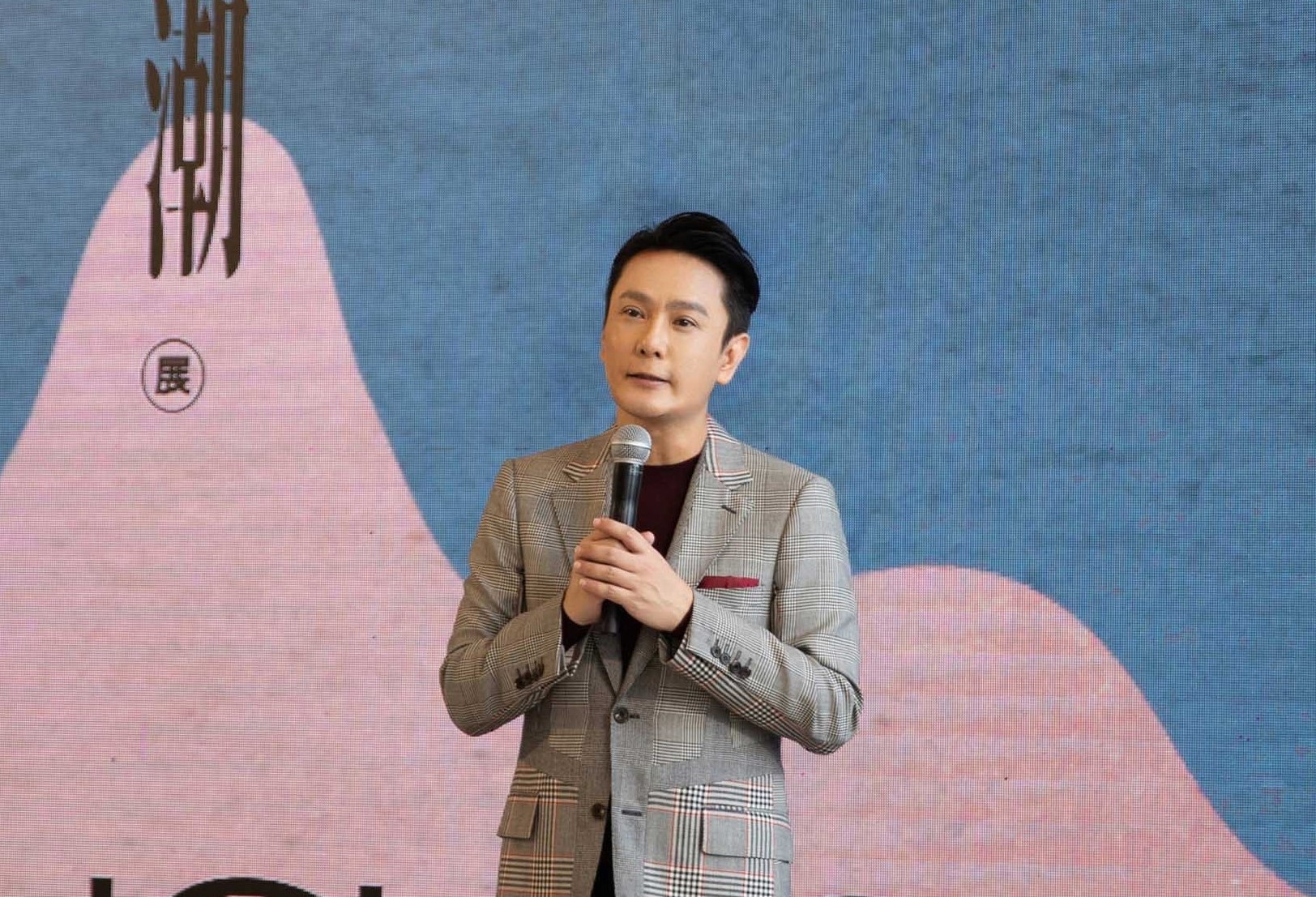 張信哲斜槓策展人生,發起的《民.潮月份牌珍稀畫稿與二十世紀時尚潮流展》。(潮水音樂提供)