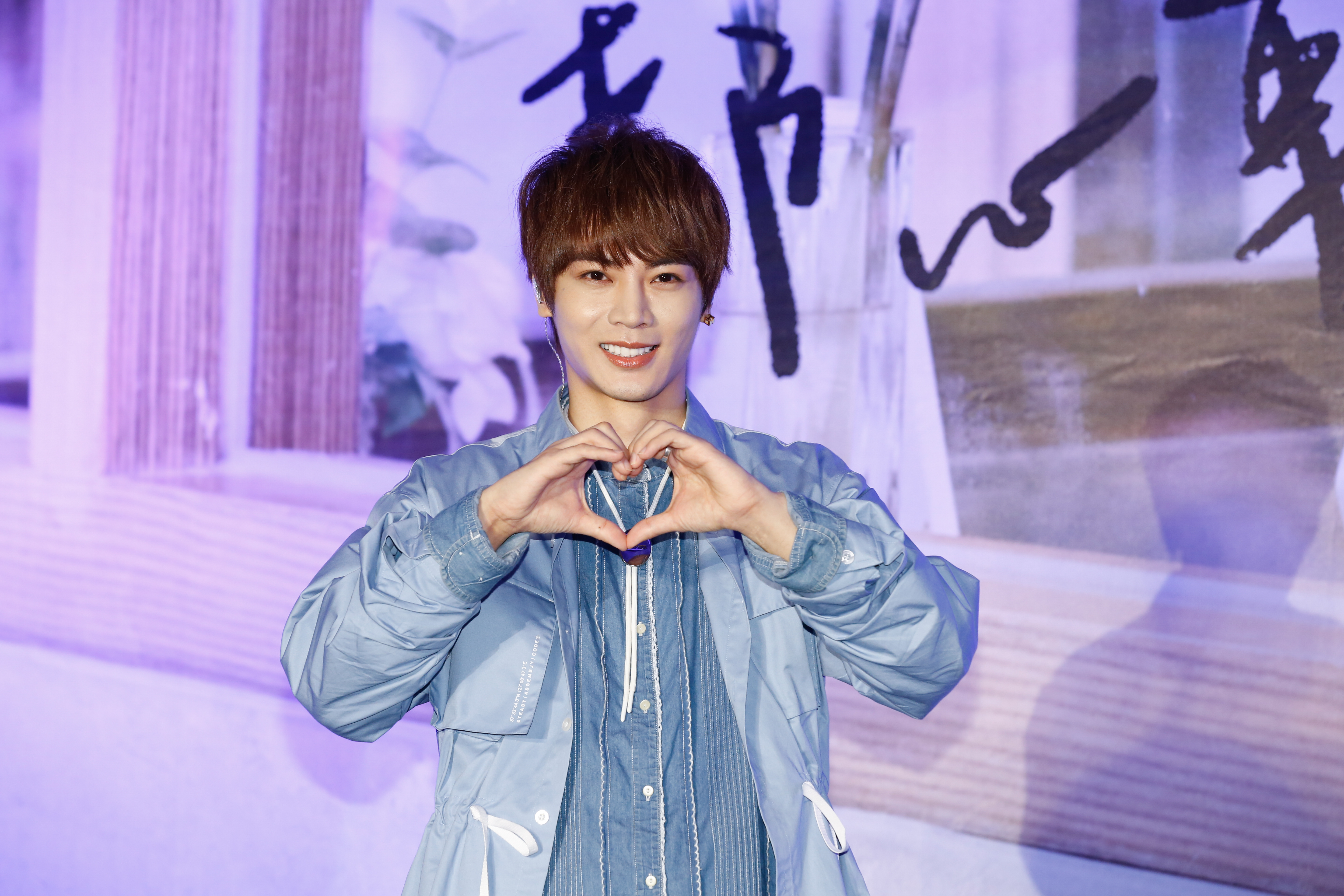 古曜威推出新單曲〈我們都心軟〉，今舉辦出道2週年記者會。