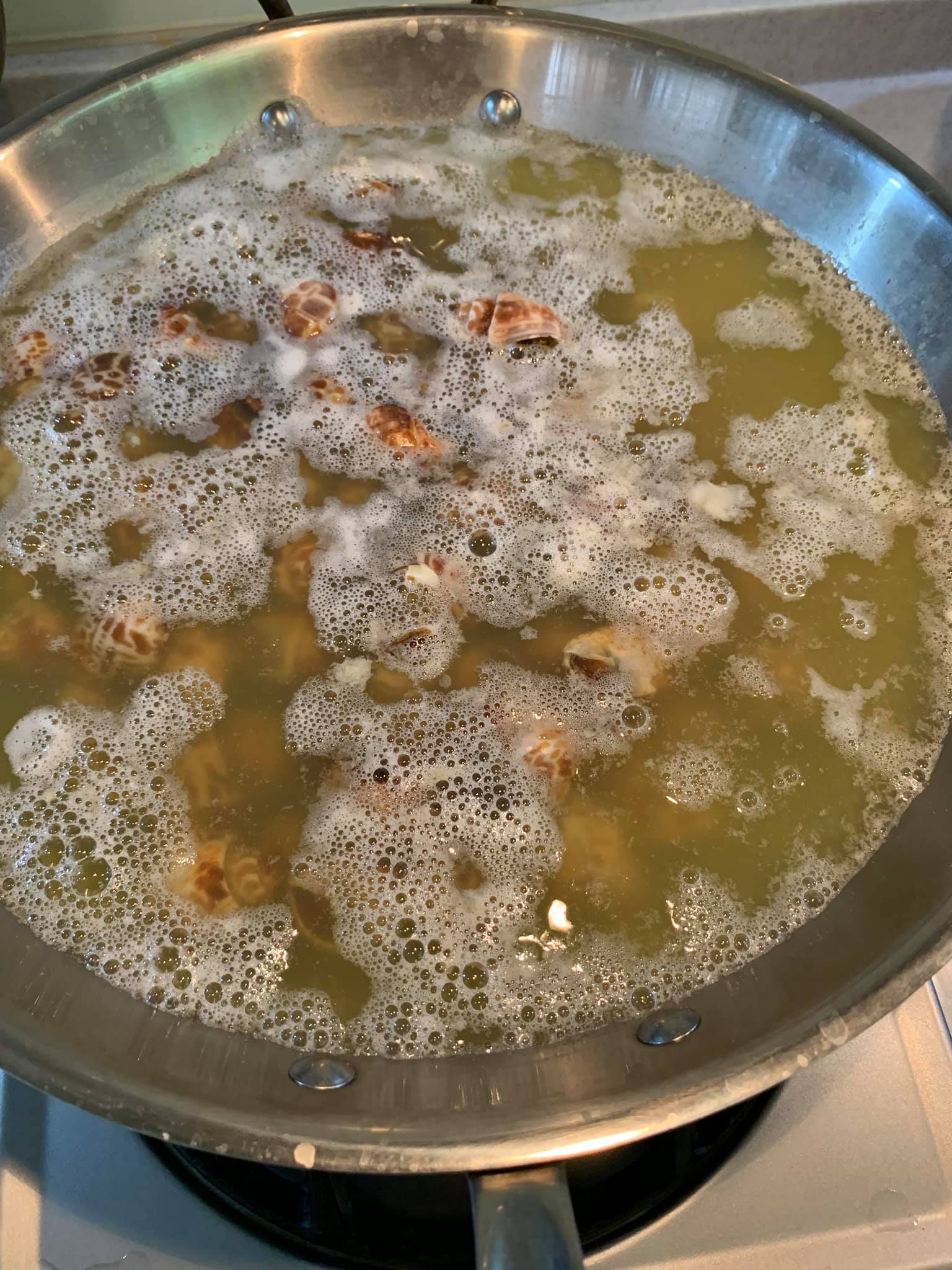 等水再滾,即可撈出鳳螺。
