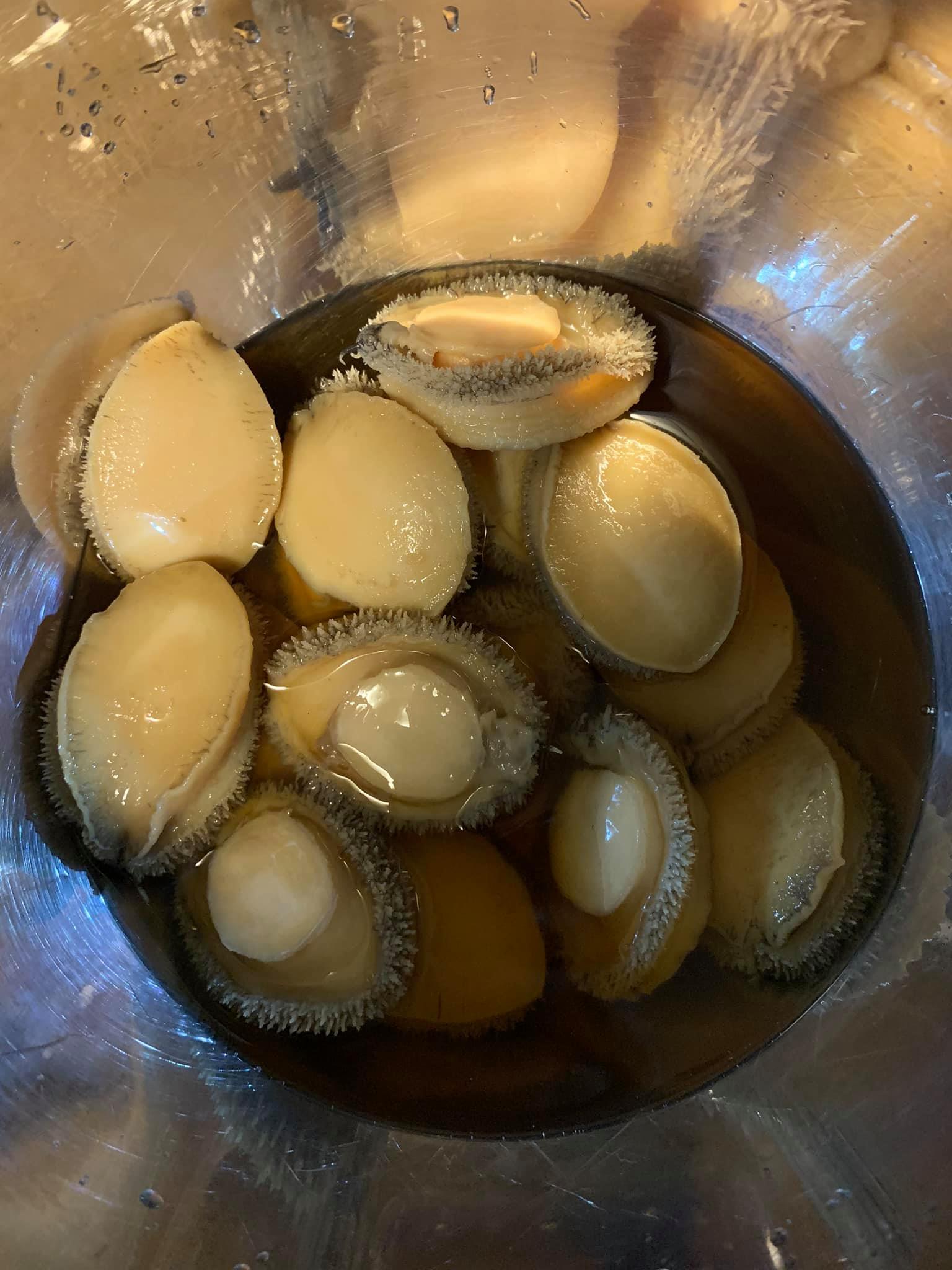 今天用之前滷好的小鮑魚。
