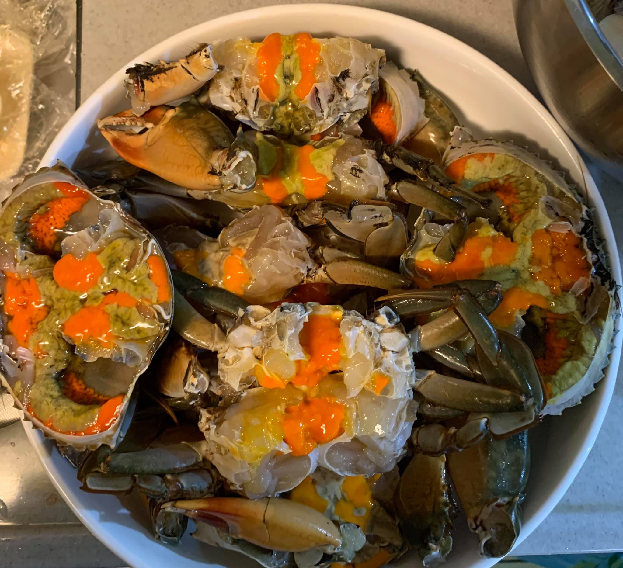 紅蟳入鍋蒸15分鐘。