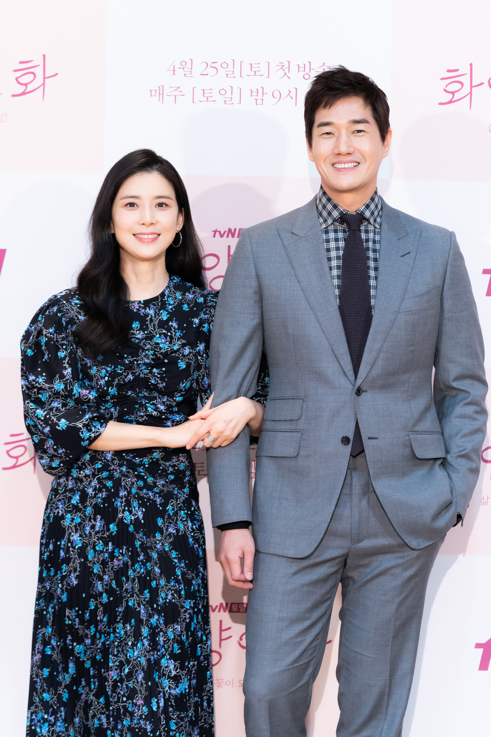 劉智泰(右)身材保持得非常好,謙稱配合角色做形象管理是演員的基本。(中天電視台提供)