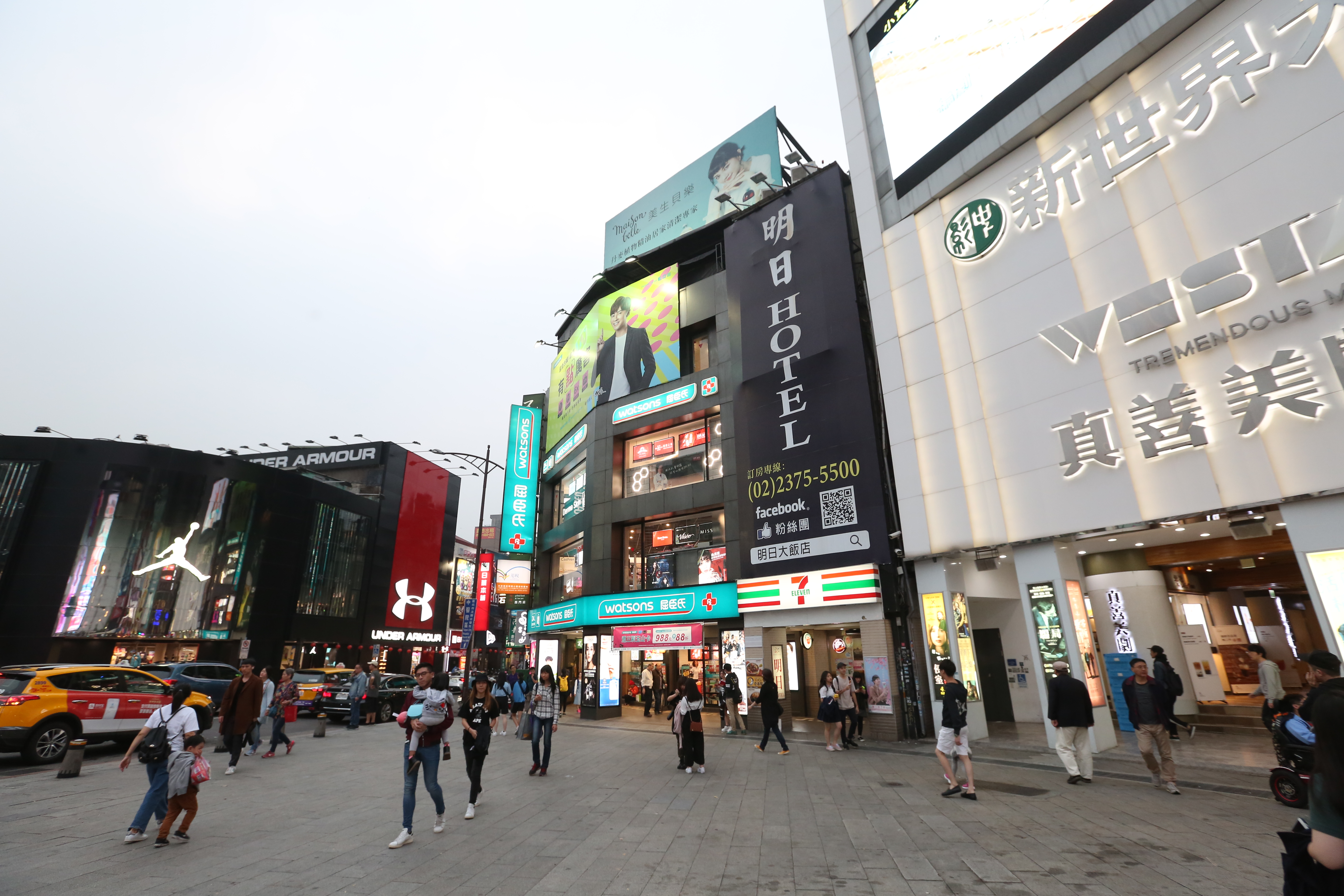 昨（19日）深夜，宋姓男子逛街返家突遭3惡煞圍毆，還持刀捅腹，宋男當場血流如注。（示意圖，本刊資料照）