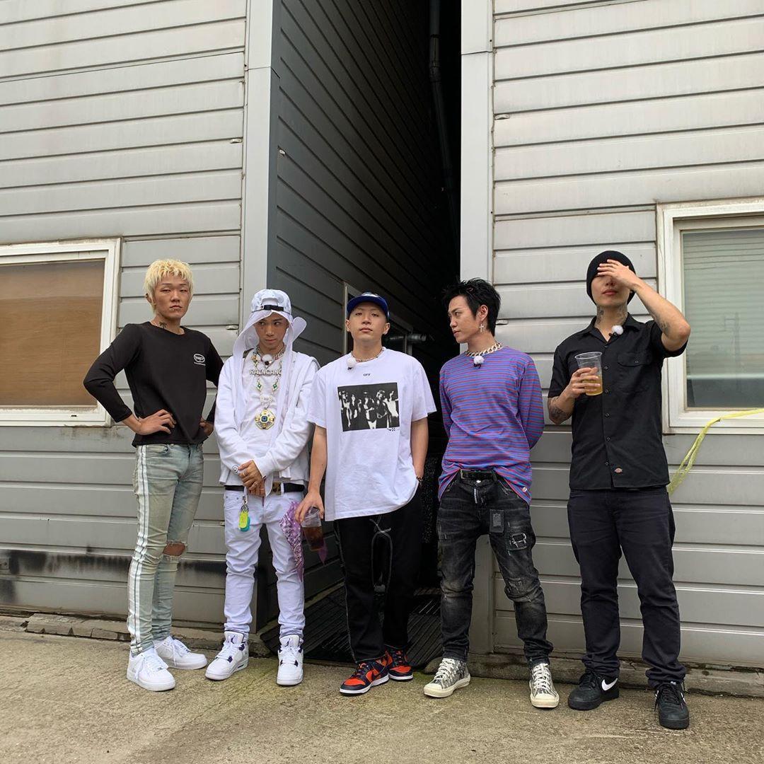 MKIT RAIN造雨社公司旗下5名Rapper承認曾呼麻,讓大眾對饒舌歌手印象又變壞。照片左起Young West、Loopy、Nafla、BLOO與Owen。(翻攝自mkitrain IG)