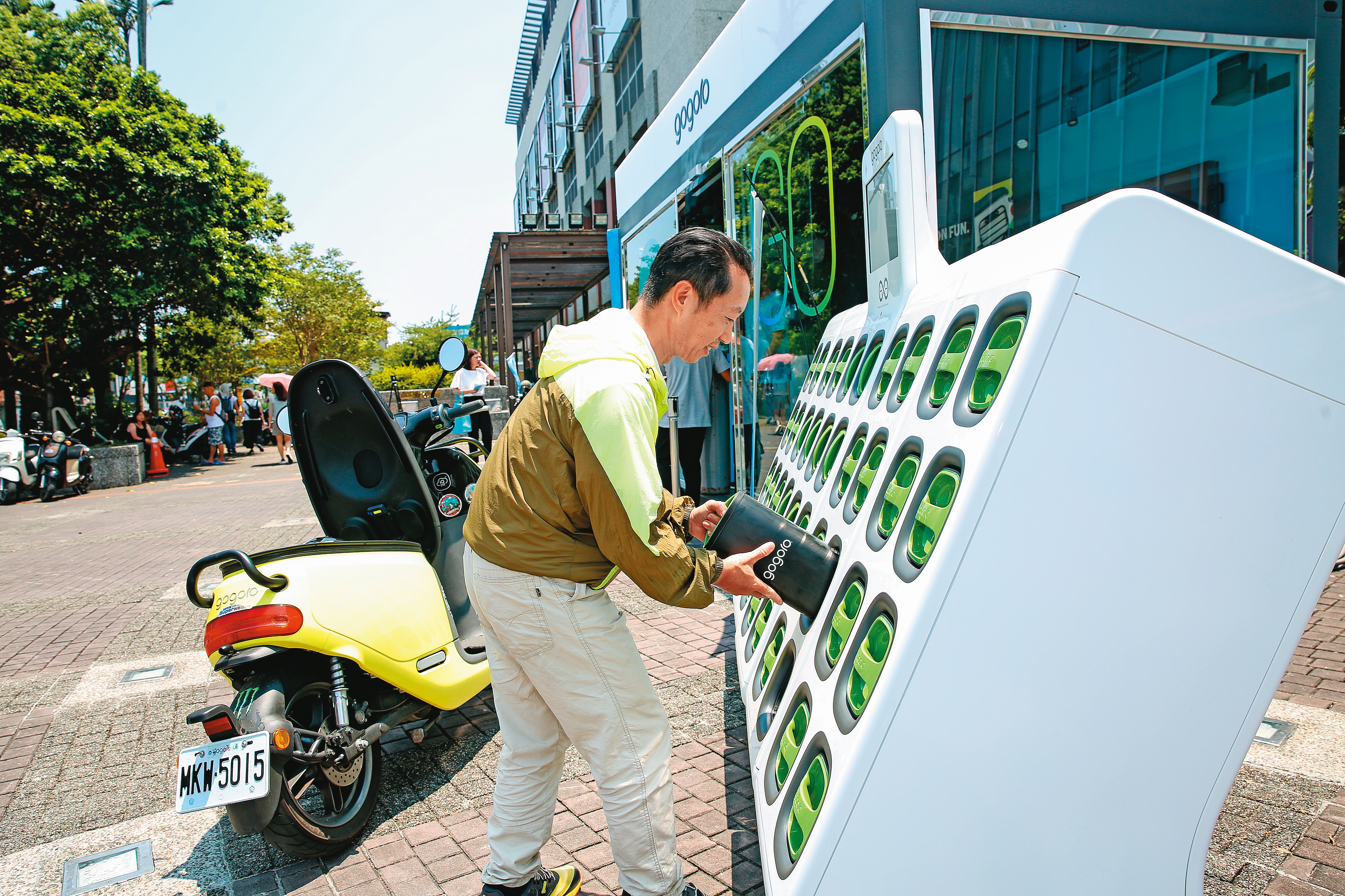 陸學森深耕換電站,承諾電池芯更新、擴大全國換電據點、布建超級換電站。