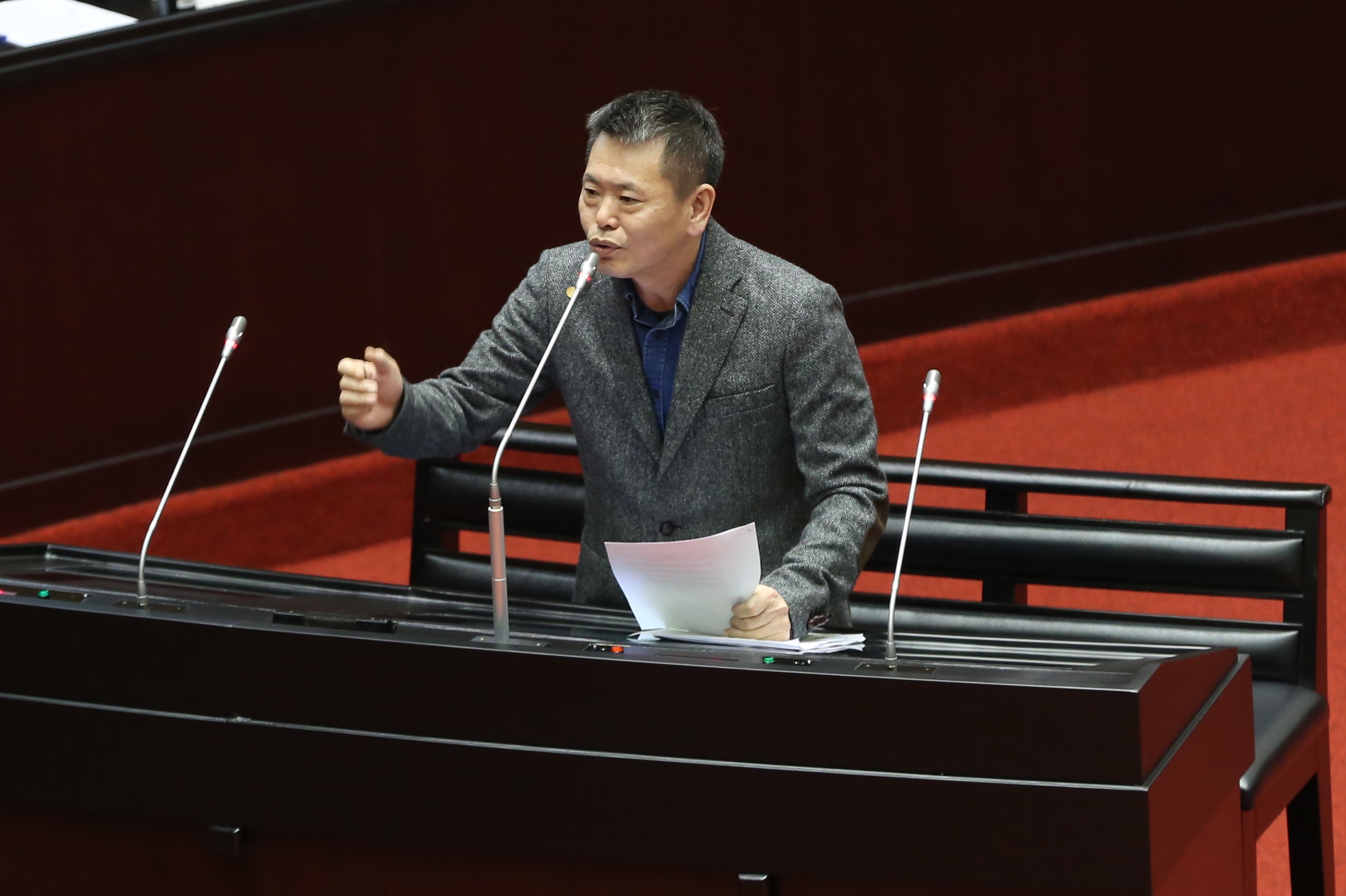 對我國外交人員遇中國外交官鬧事，林為洲今（20日）表示如果對岸完全不承認中華民國存在，「那兩岸斷絕啦，沒什麼好講。」（本刊資料照）