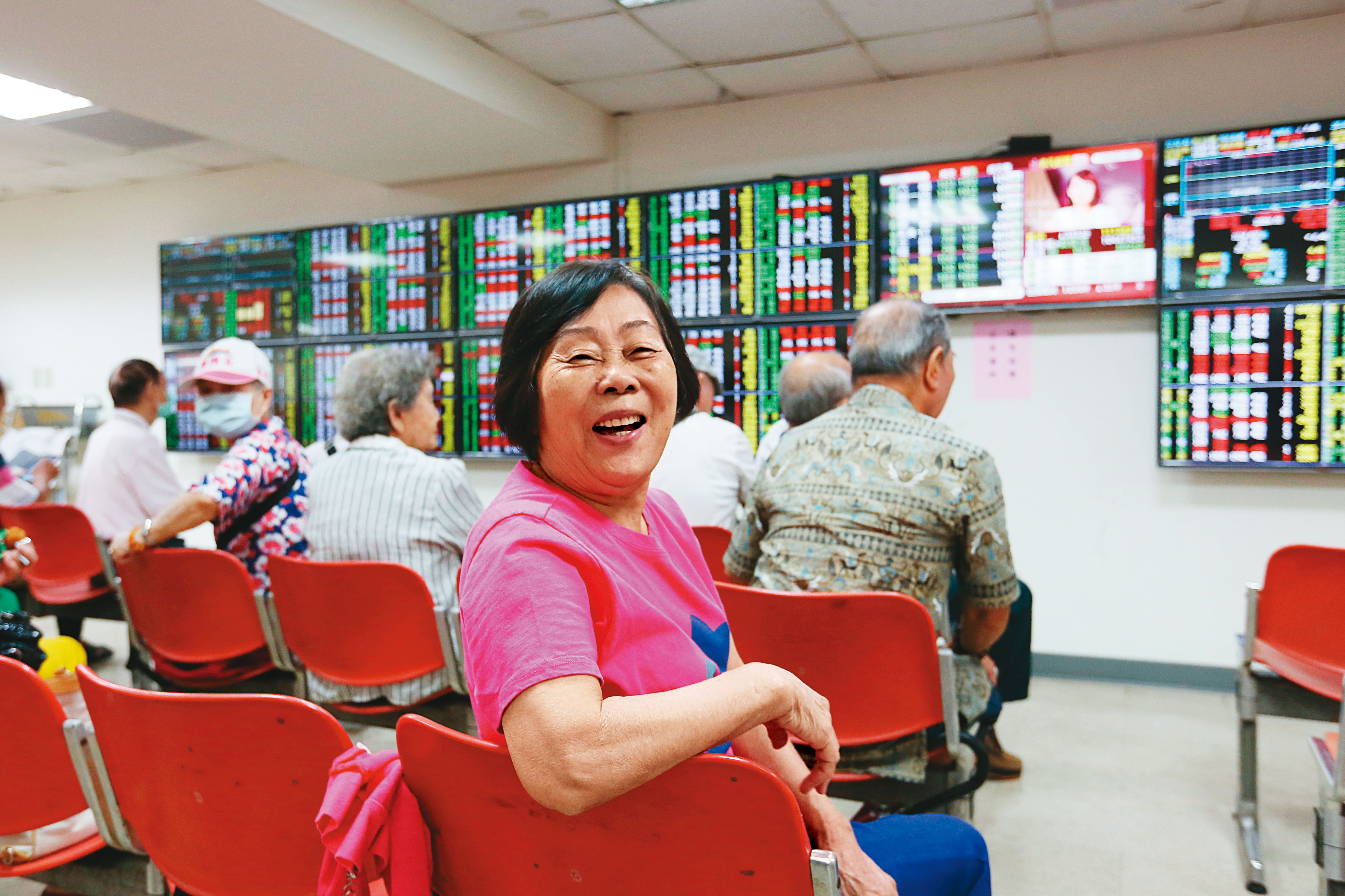台股是大家熟悉的市場,也沒有匯兌風險,可放心納入投資組合。