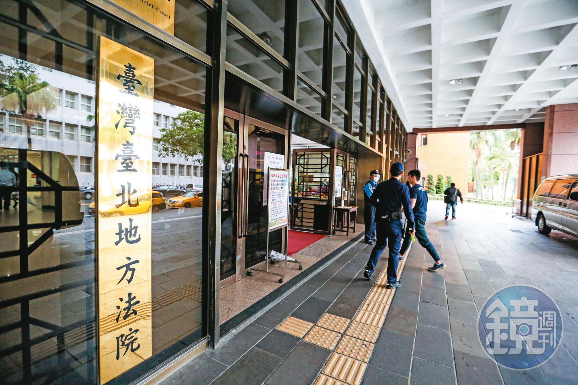 台北地院民事庭裁定由專家接管張榮發基金會，黑道恐嚇長榮高層案則由刑事庭審理中。