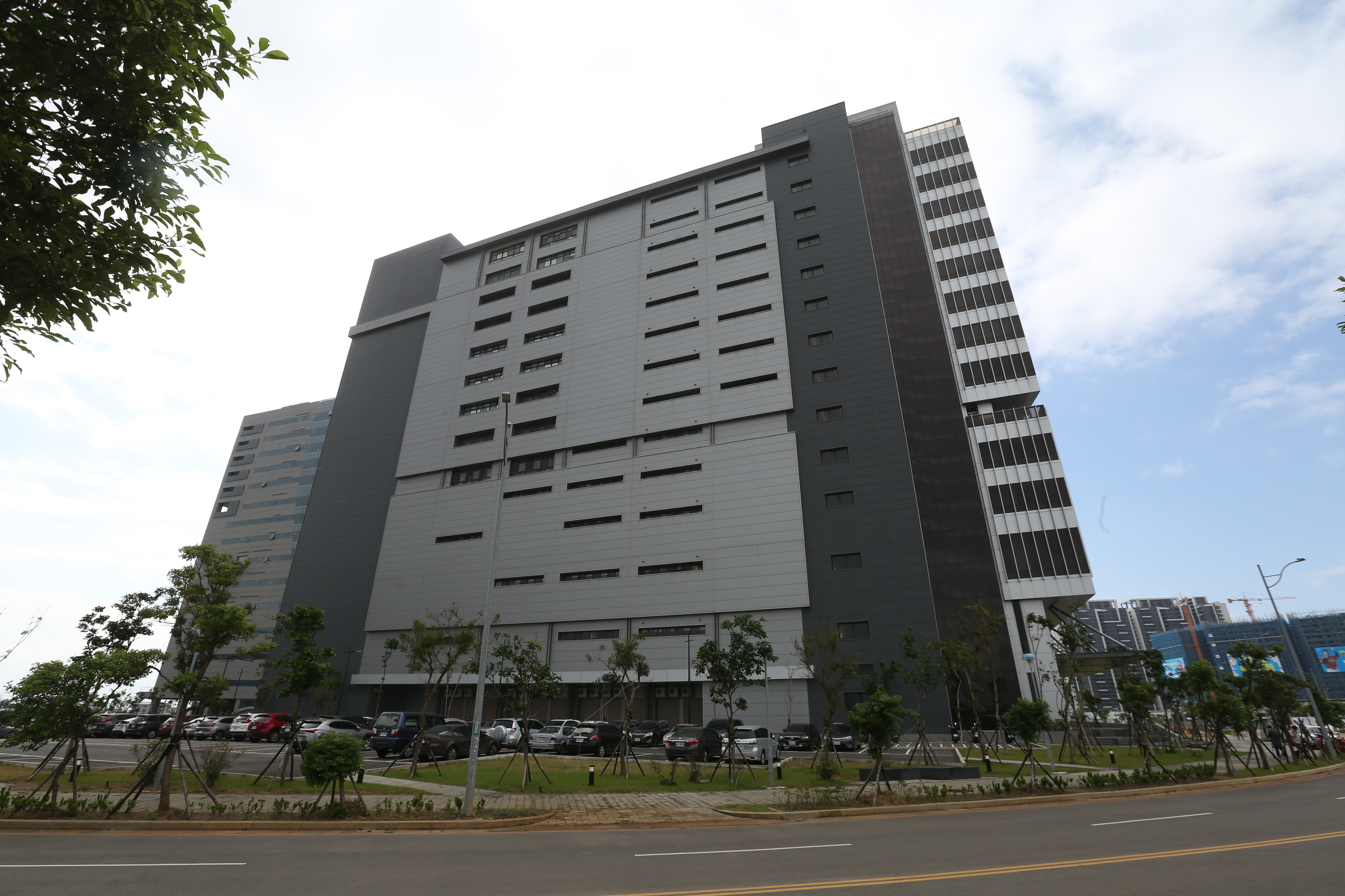 湛積總部潛藏在桃園龜山文禾路的科技大樓，與Gogoro總部相差5公里。