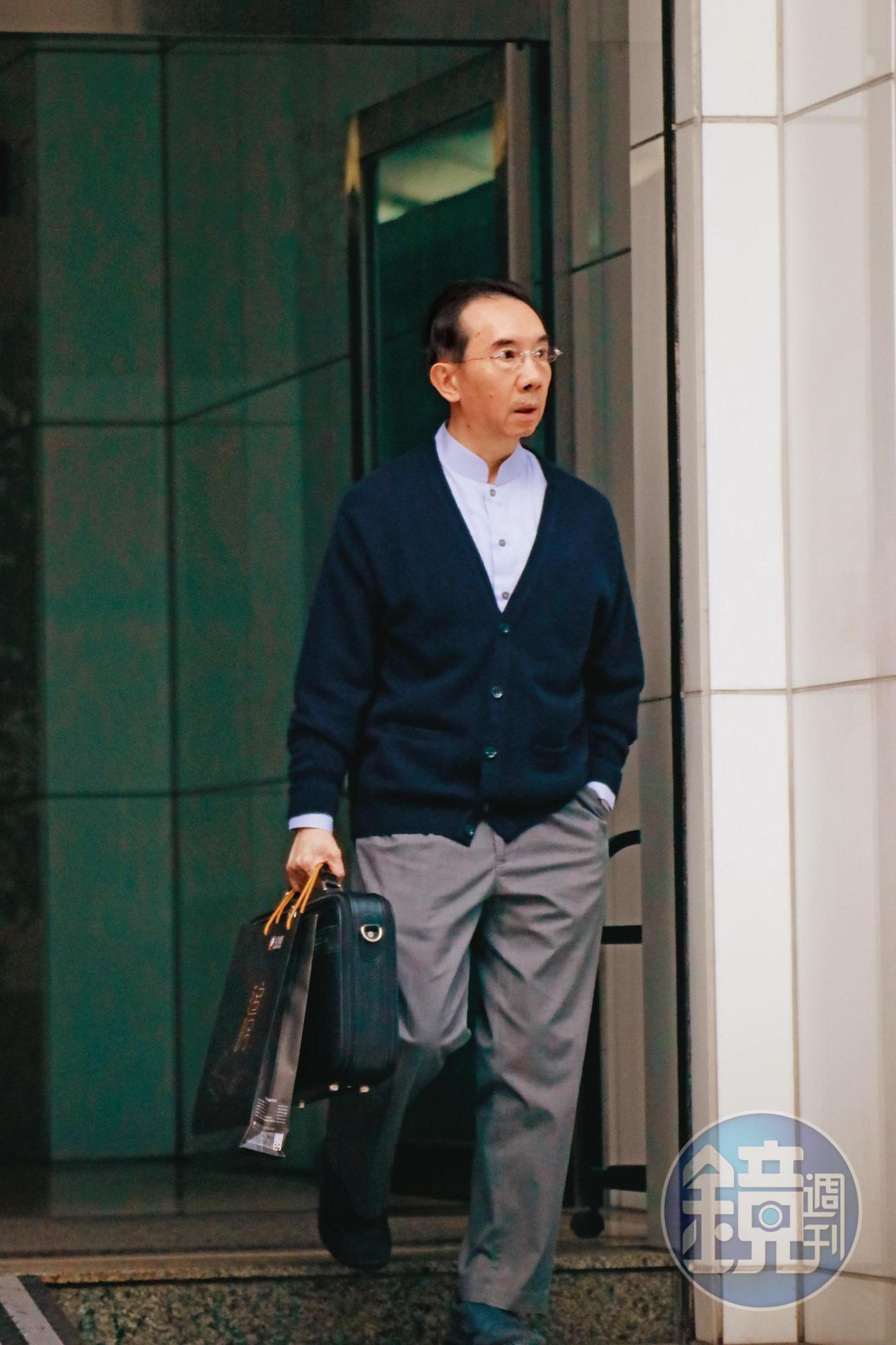 張榮發三子張國政發動奪權戰,經歷亮槍及黑道恐嚇風波後,仍宣告落敗。