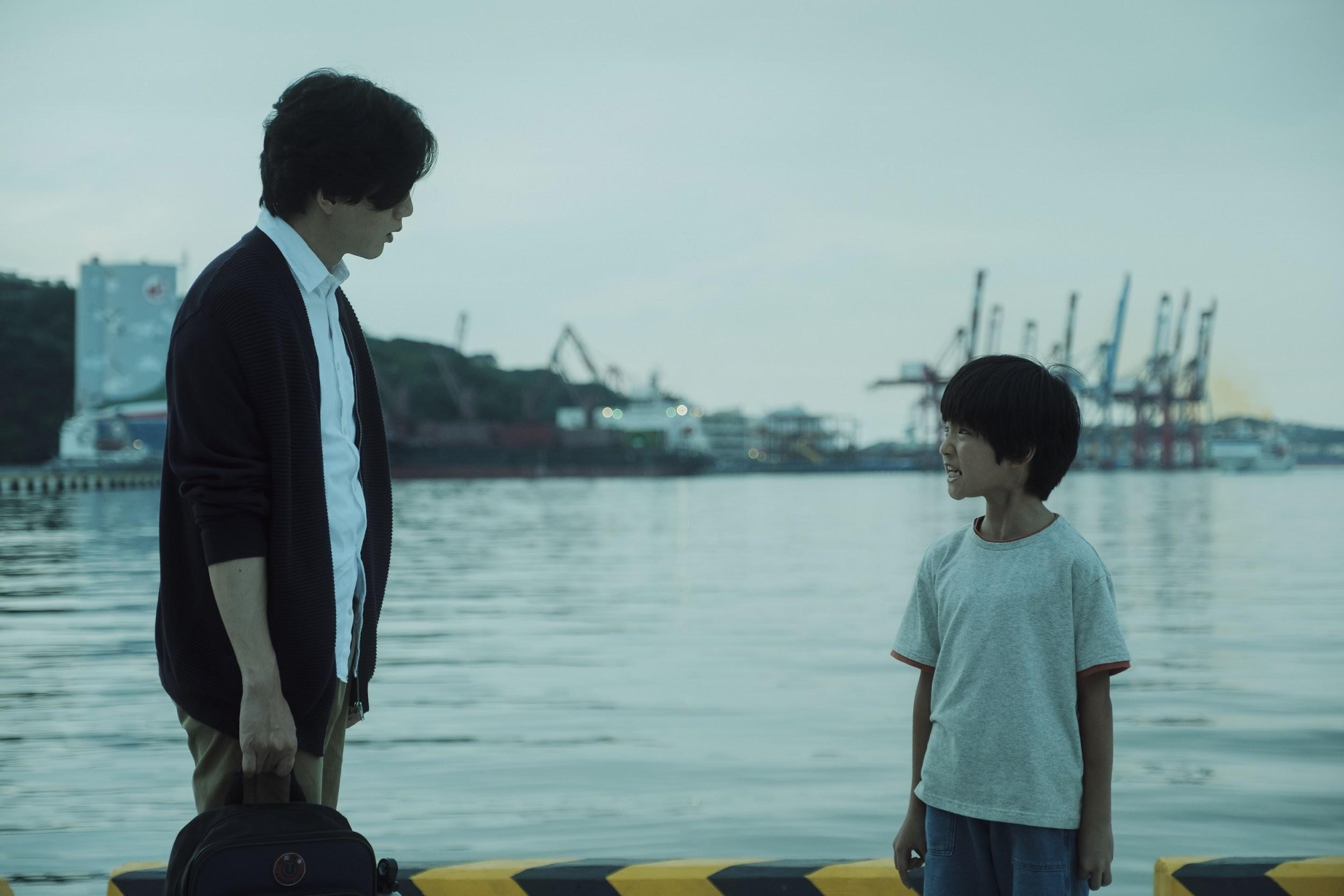 莫子儀（左）、白潤音（右）主演的《親愛的房客》，在有山、有海的基隆拍攝。（牽猴子提供）