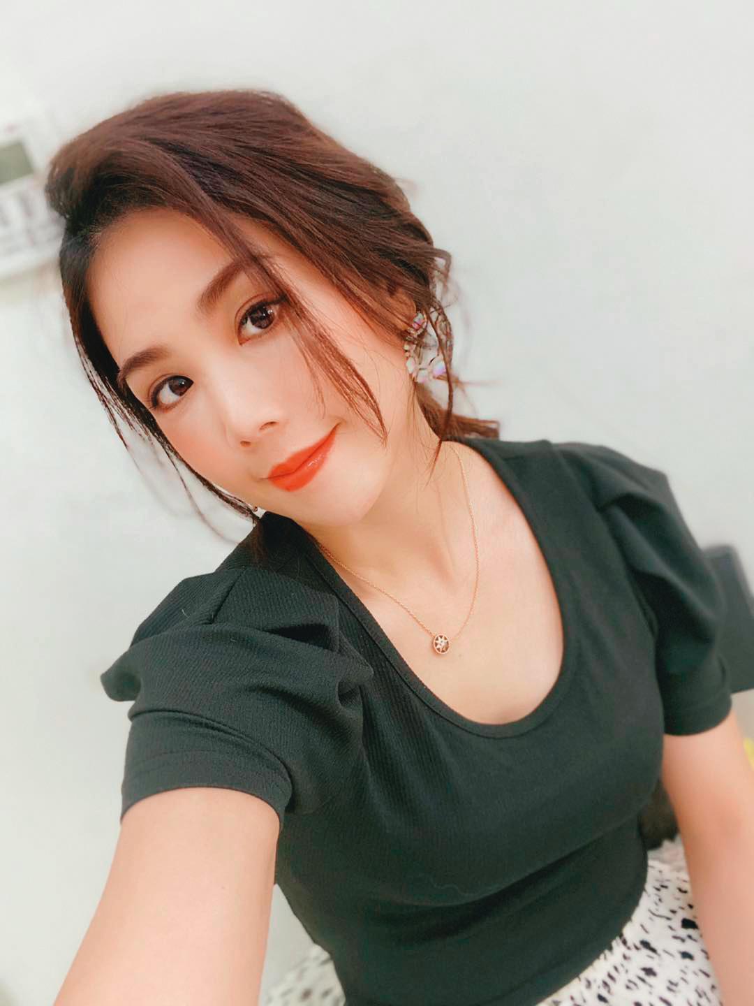 楊晨熙最近當黑手親自學習汽車維修技術,打算投資開店。(翻攝自楊晨熙臉書)