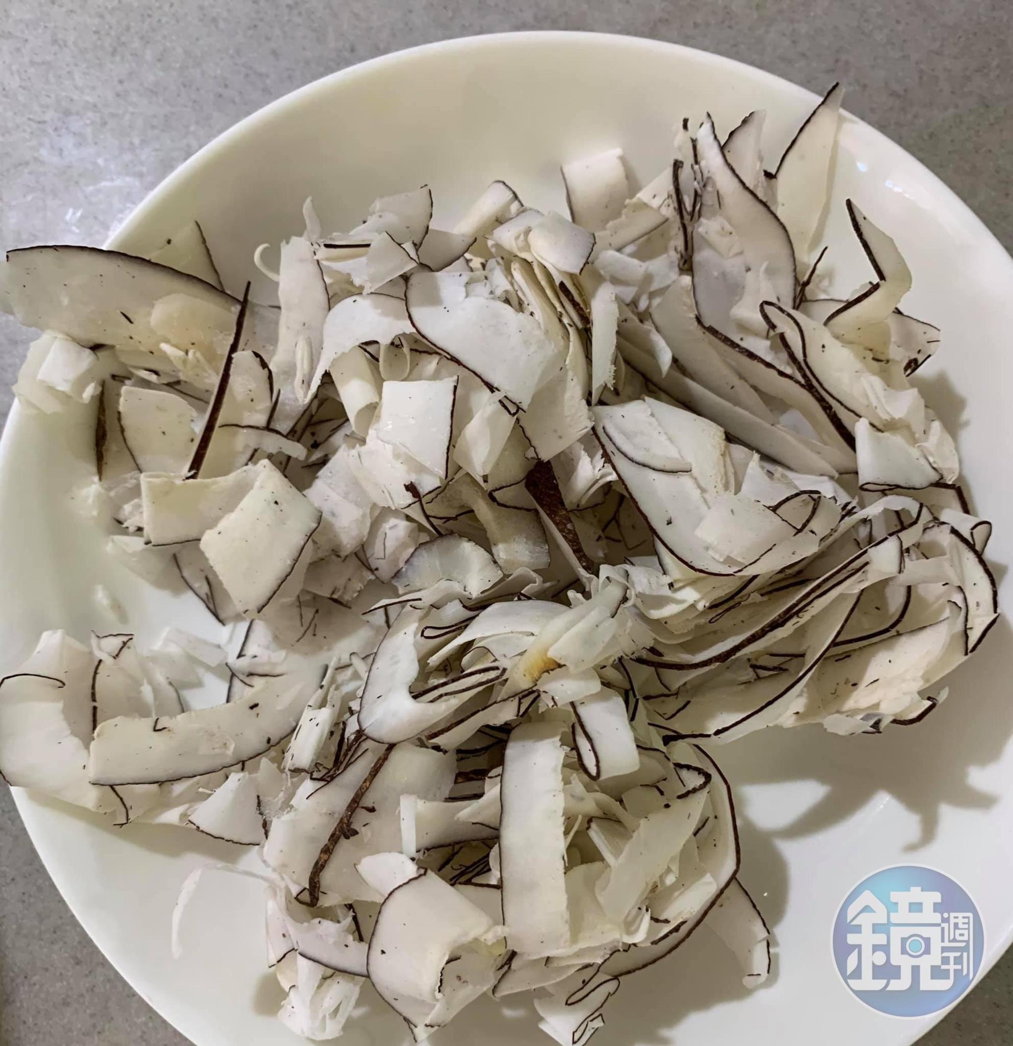 有清熱潤肺之效的海底椰1包。