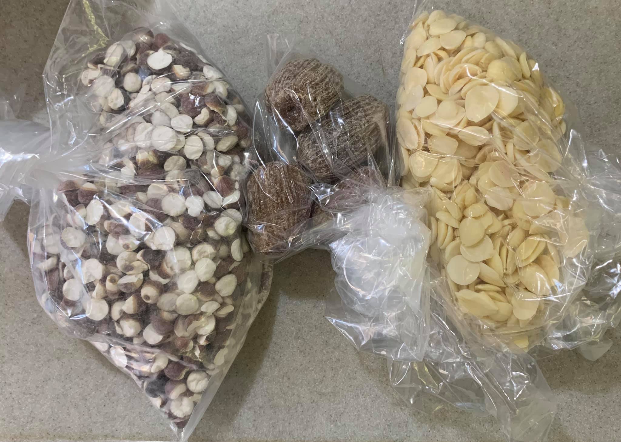 配好的南北杏、芡實、蜜棗。