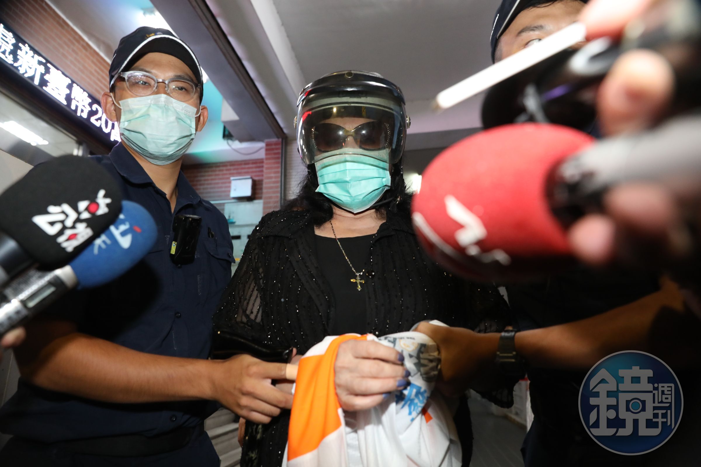 鄭惠中8月時在故前總統李登輝追思會場潑漆，遭警方逮捕，如今竟又出言不遜。（本刊資料照）
