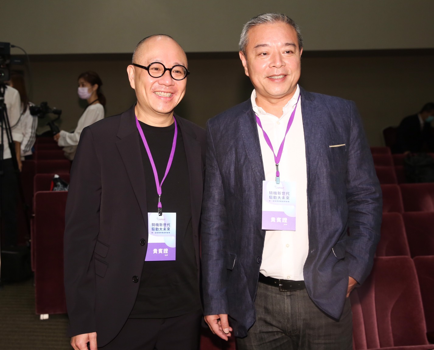 Gogoro執行長陸學森（左）今日出席活動，不回應前員工指控，僅強調公司營運不受影響。