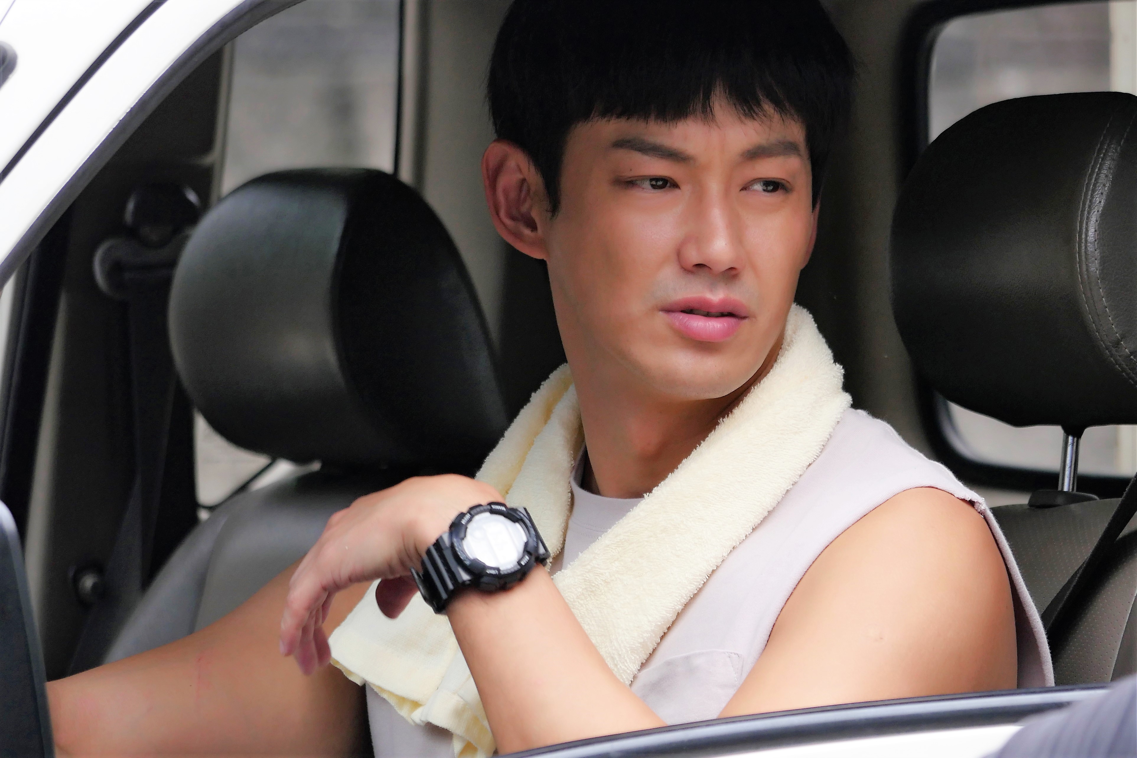 廖威廉在《神之鄉》劇中飾演搬家工人。（東森、映畫提供）