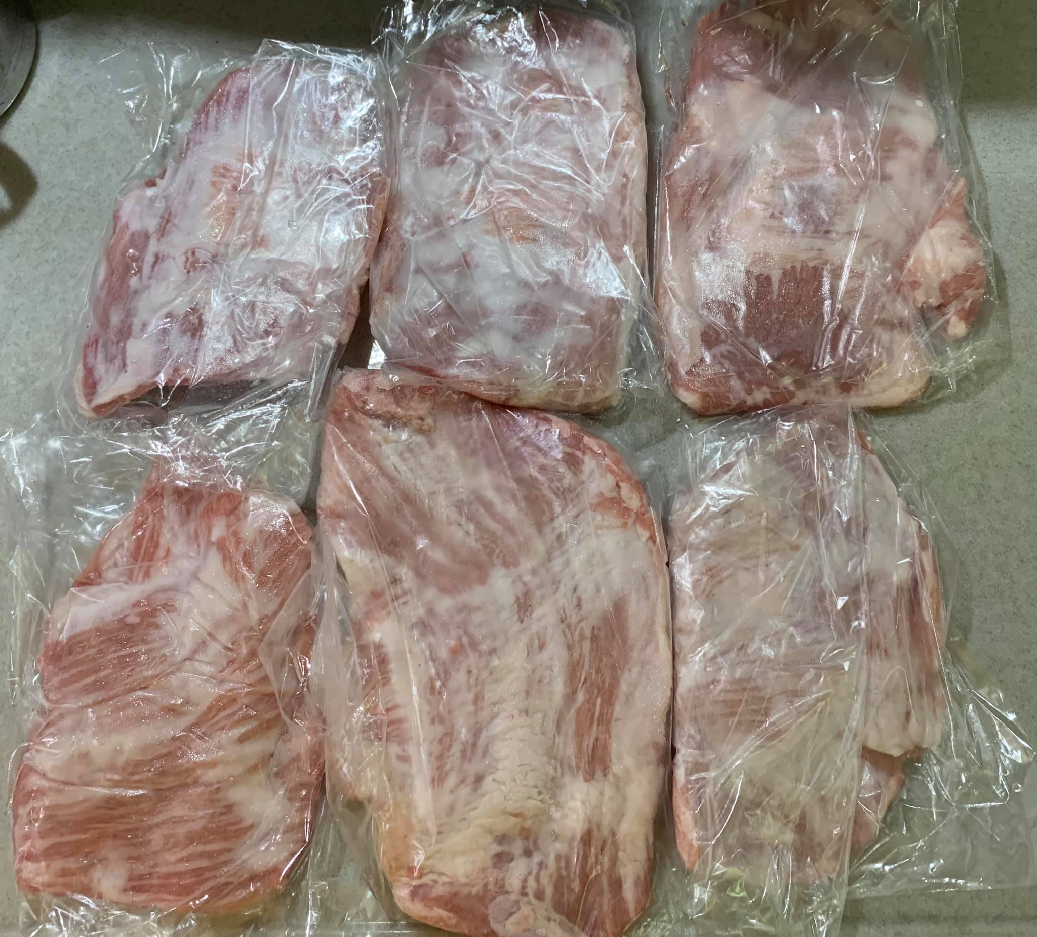跟肉舖訂了6塊豬頸肉。