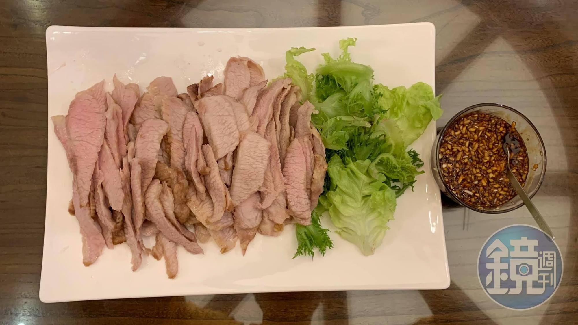 用烤箱處理的蒜泥白肉,看看這肉的肌理!