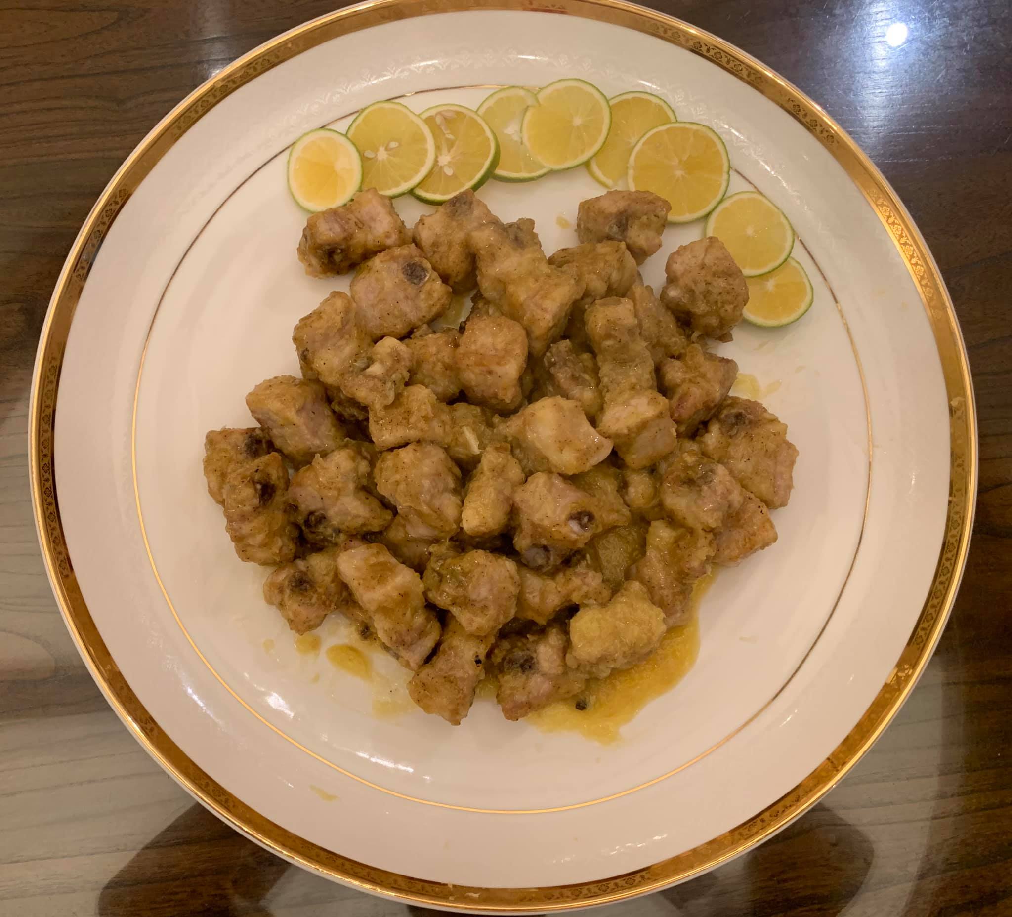 秋冬之際，柑橘類水果已經開始上市，此時正適合做圓山國宴菜「橙蜜子排」。