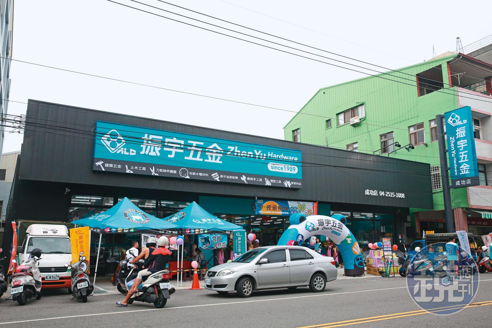 振宇五金店面至少150坪起跳,會參考當地人車流,鎖定發展中的鄉鎮作為優先拓點考量。
