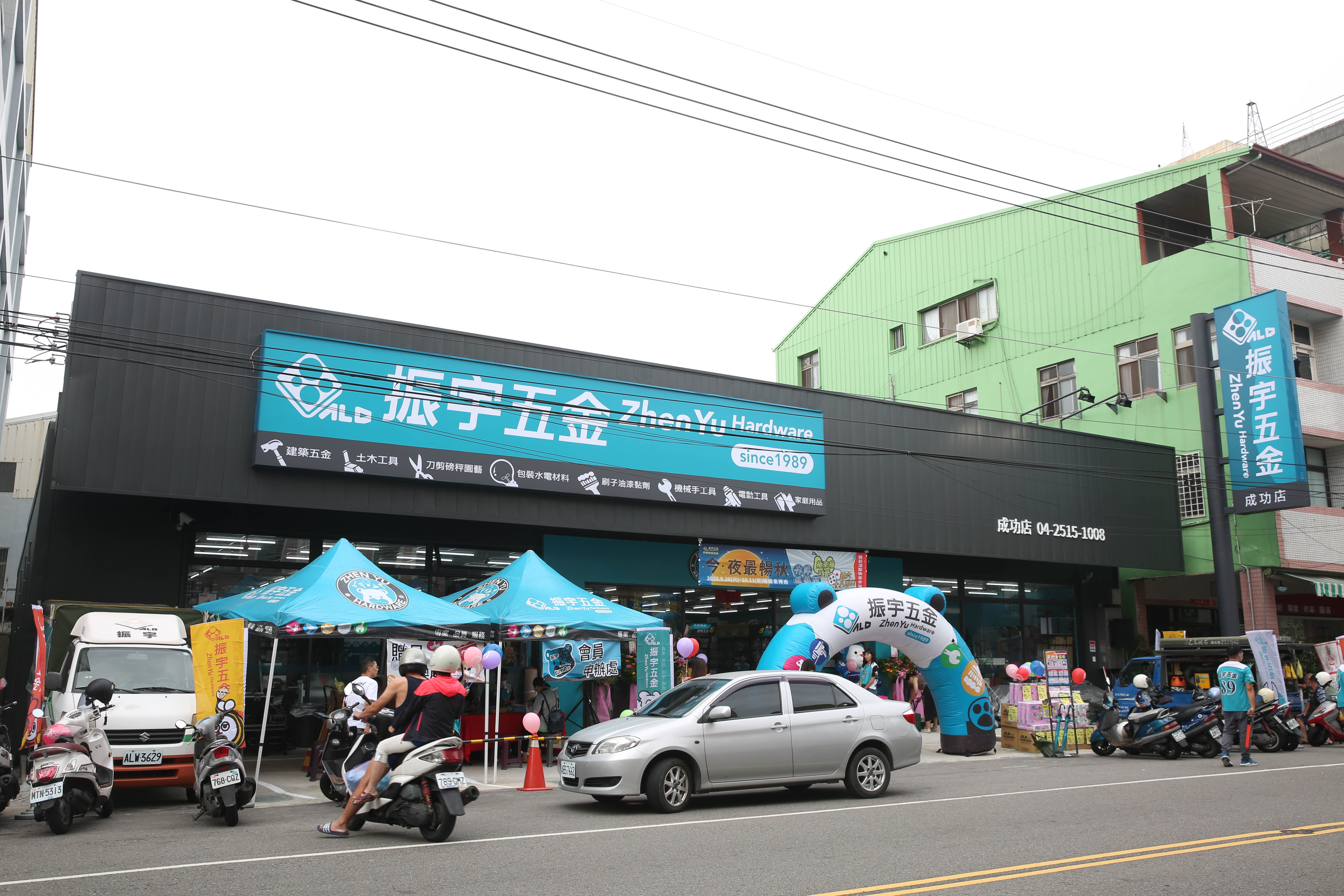 振宇五金店面至少150坪起跳，會參考當地人車流，鎖定發展中的鄉鎮作為優先拓點考量。